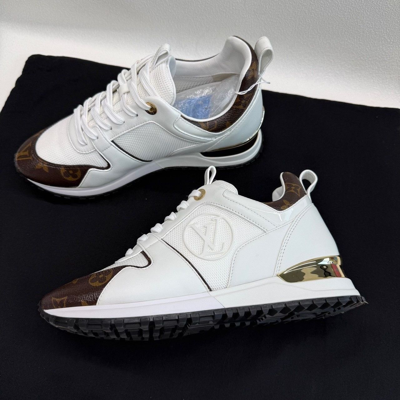 Louis Vuitton Louis Vuitton Run Away Low-Top Sneakers Size 38 Size US 8 / IT 38 - 9 Thumbnail