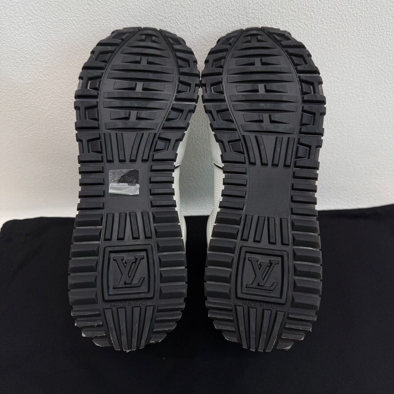 Louis Vuitton Louis Vuitton Run Away Low-Top Sneakers Size 38 Size US 8 / IT 38 - 8 Thumbnail