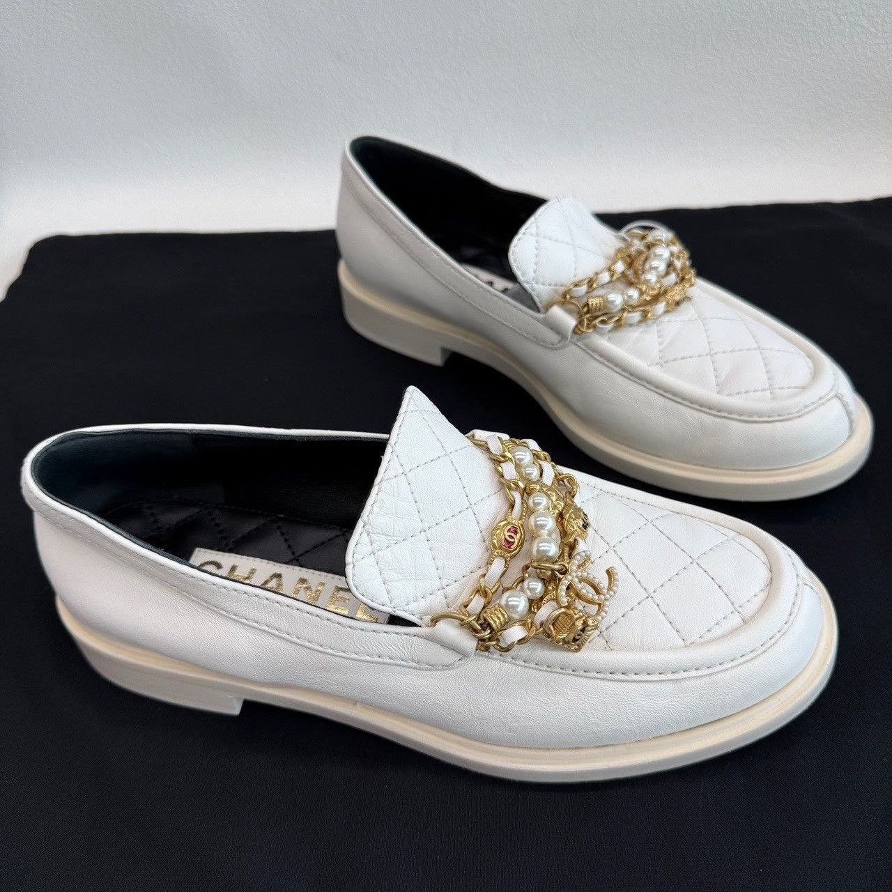 Chanel Chanel White Quilted Pearl Chain Loafers Size 36.5 Size US 5.5 / IT 35.5 - 4 Thumbnail