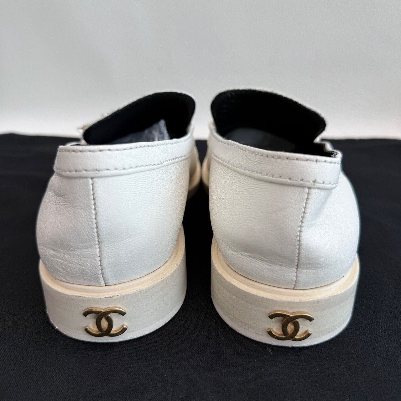 Chanel Chanel White Quilted Pearl Chain Loafers Size 36.5 Size US 5.5 / IT 35.5 - 6 Thumbnail