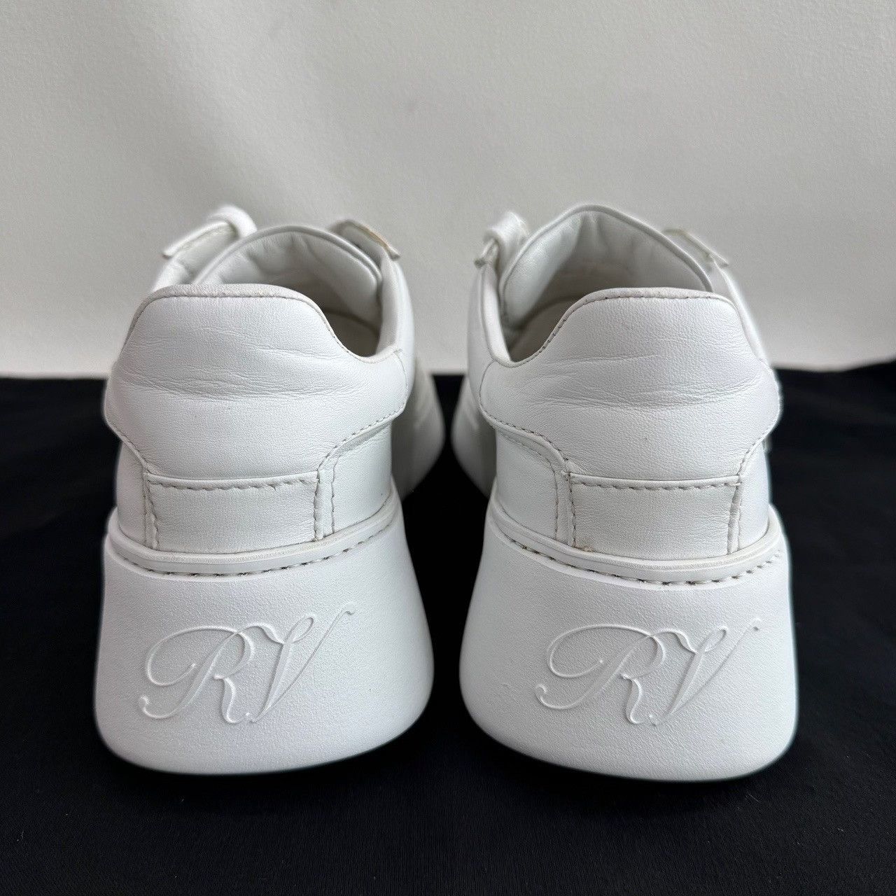 Roger Vivier Roger Vivier Viv Skate Sneakers White Size 36 Size US 6 / IT 36 - 6 Thumbnail
