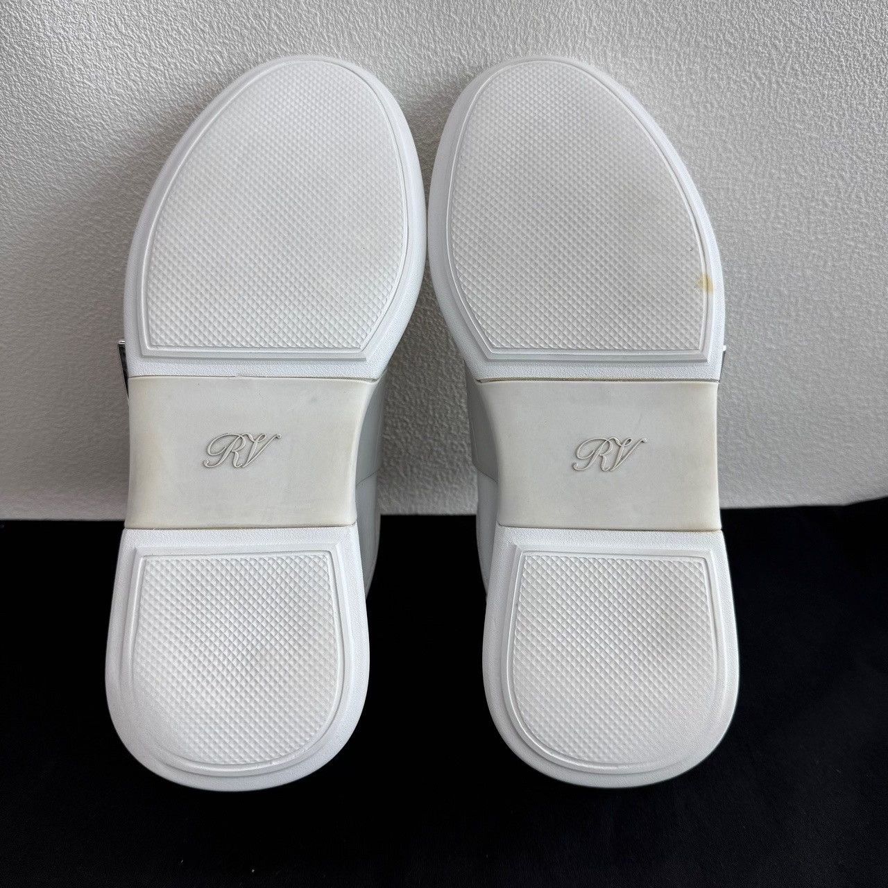 Roger Vivier Roger Vivier Viv Skate Sneakers White Size 36 Size US 6 / IT 36 - 8 Thumbnail