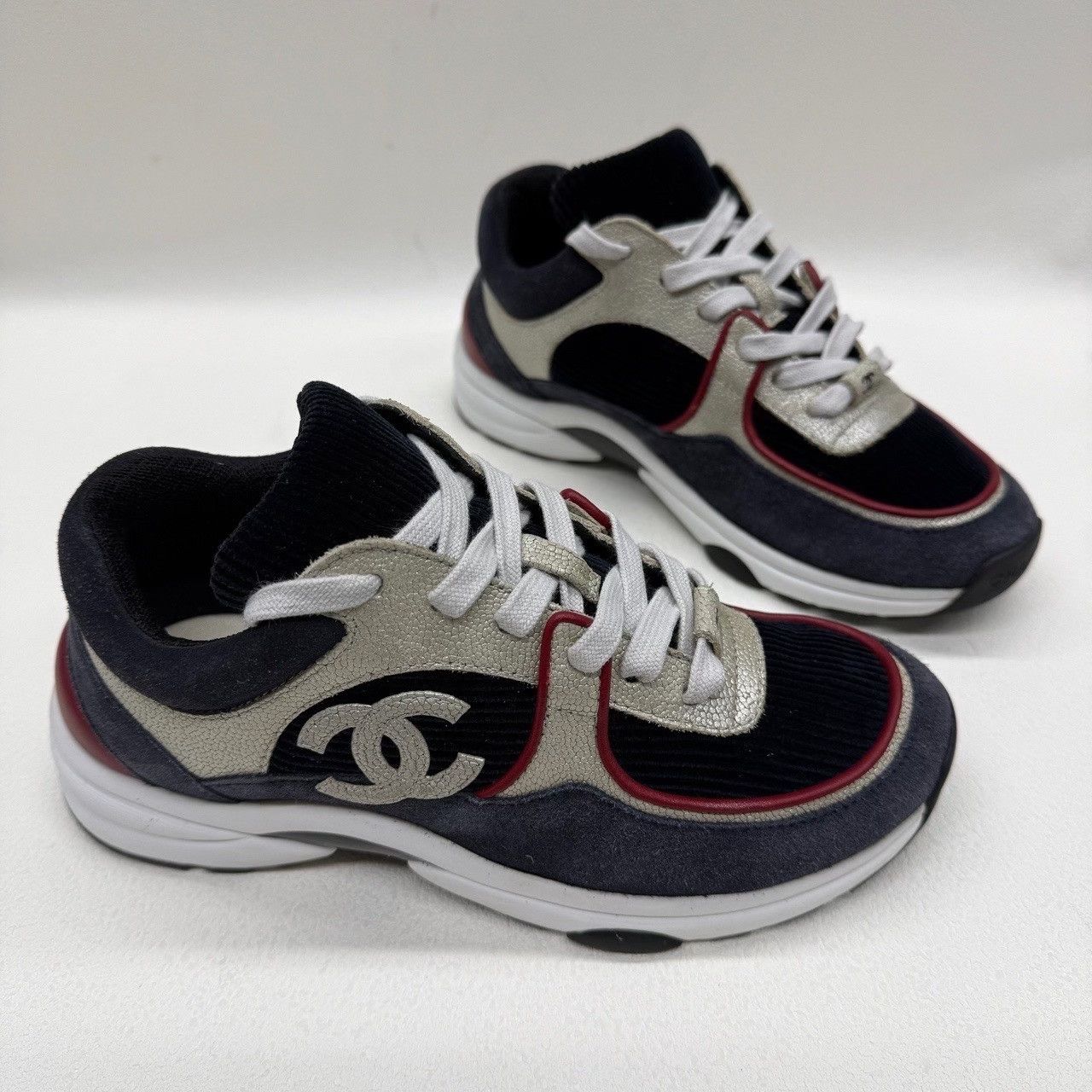 Chanel Chanel CC Logo Suede Mixed Media Sneakers Size 35 Size US 5 / IT 35 - 4 Thumbnail