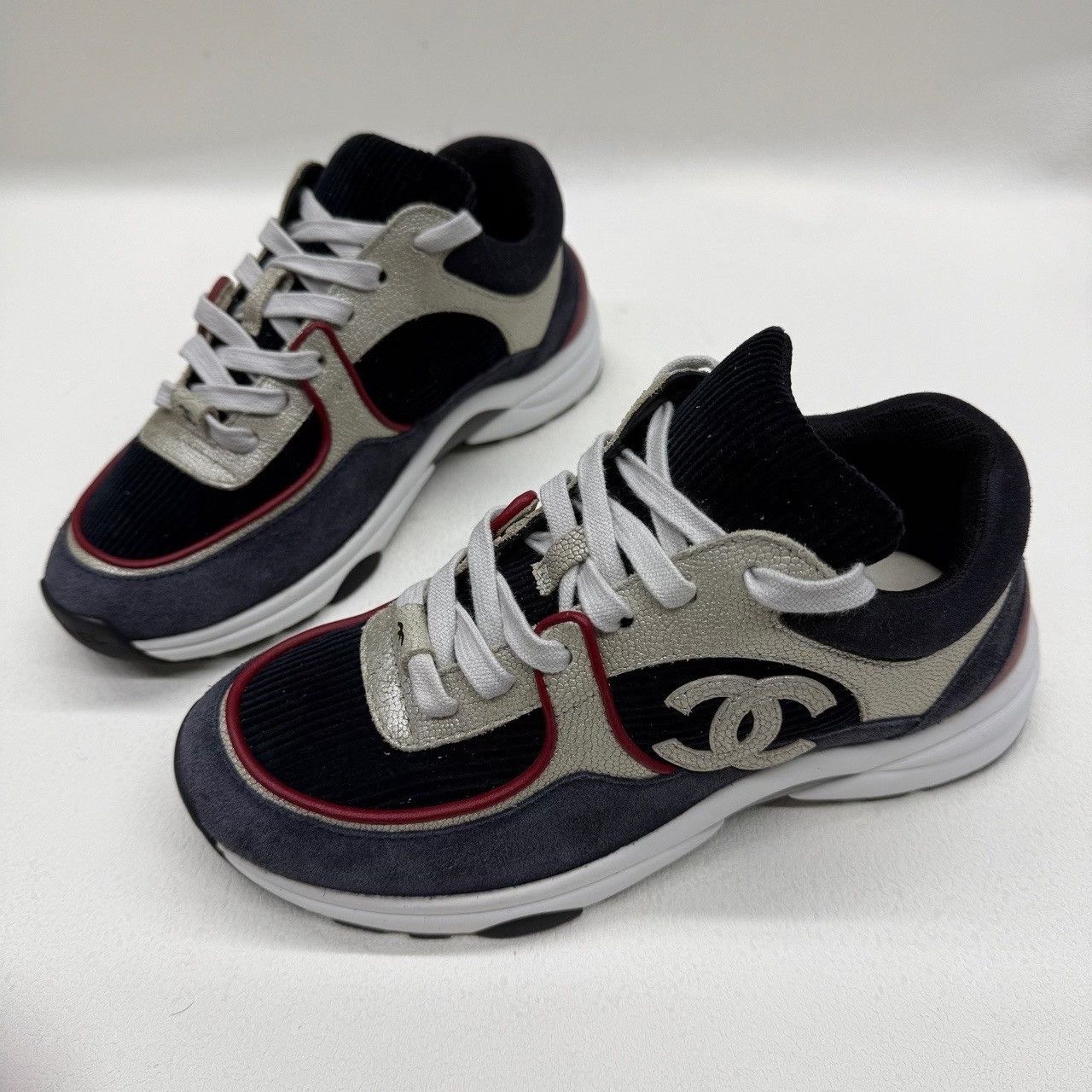 Chanel Chanel CC Logo Suede Mixed Media Sneakers Size 35 Size US 5 / IT 35 - 2 Thumbnail