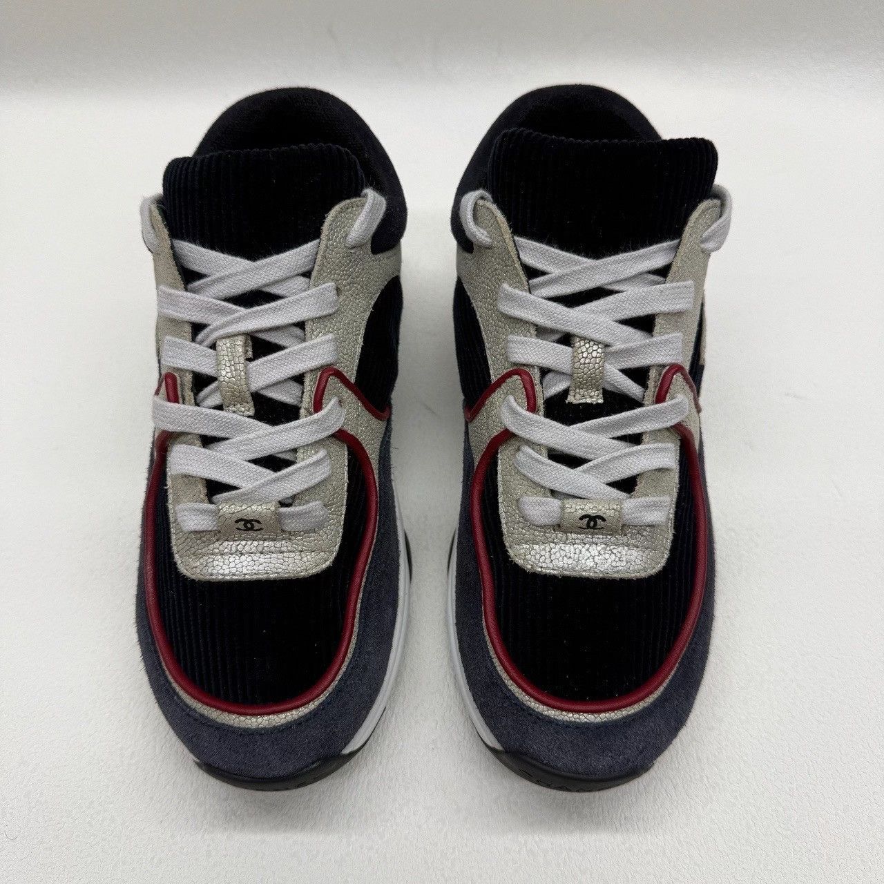 Chanel Chanel CC Logo Suede Mixed Media Sneakers Size 35 Size US 5 / IT 35 - 3 Thumbnail