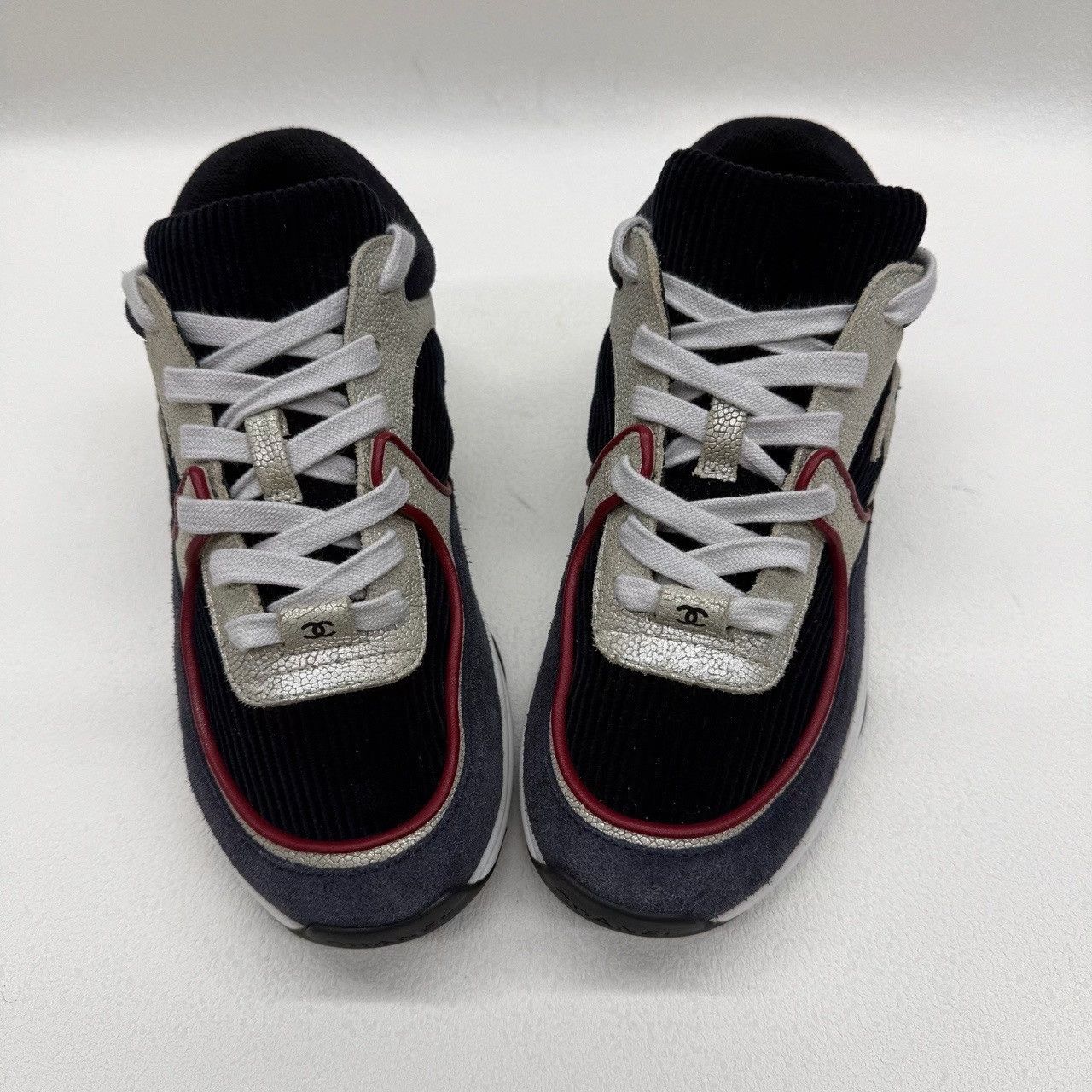 Chanel Chanel CC Logo Suede Mixed Media Sneakers Size 35 Size US 5 / IT 35 - 10 Thumbnail