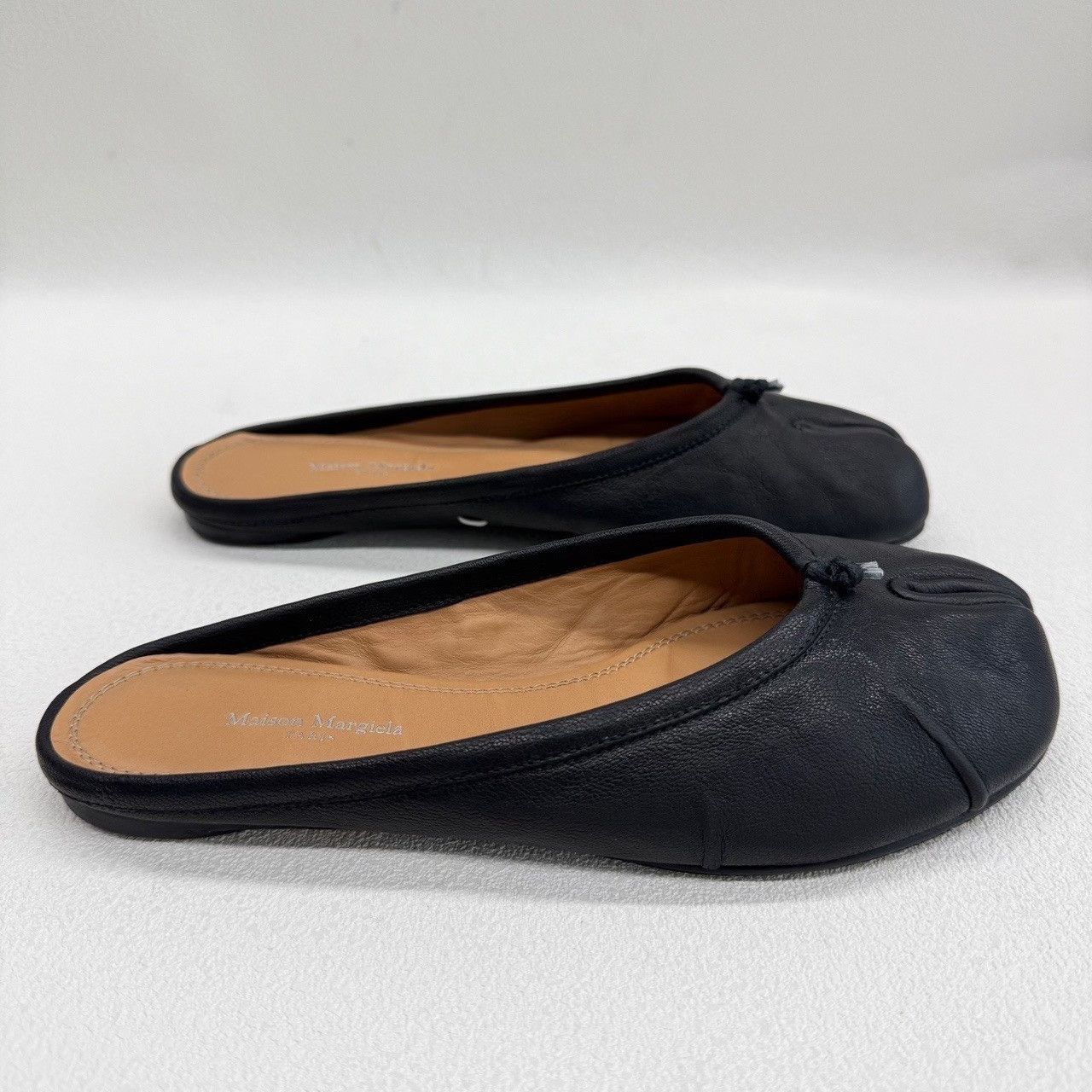 Maison Margiela Maison Margiela Black Leather Tabi Slides Size 35.5 Size US 5.5 / IT 35.5 - 5 Thumbnail