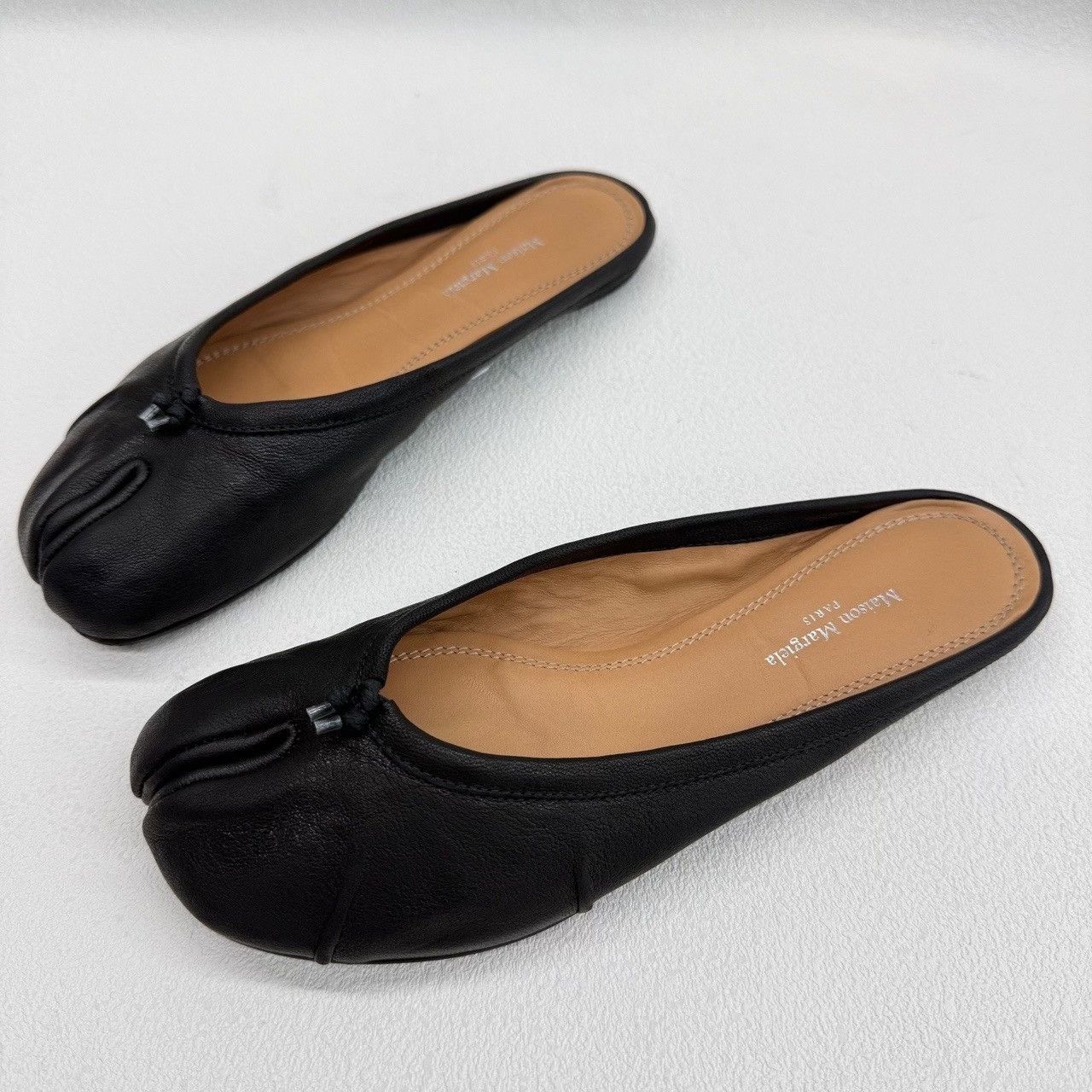 Maison Margiela Maison Margiela Black Leather Tabi Slides Size 35.5 Size US 5.5 / IT 35.5 - 2 Thumbnail