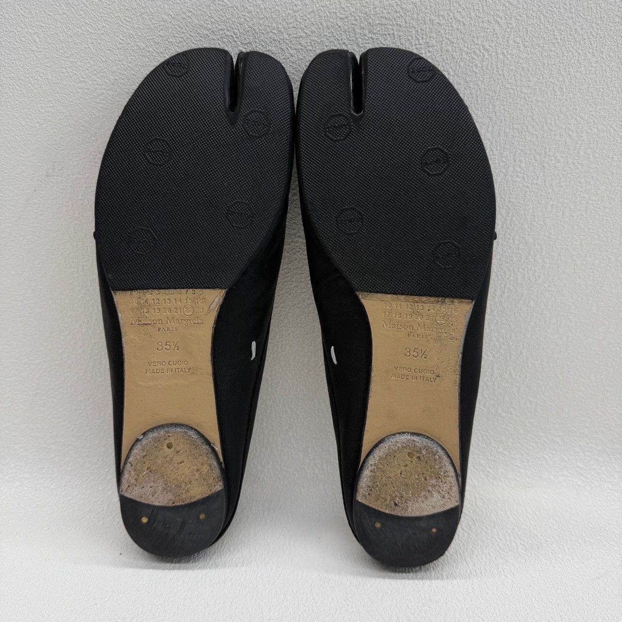 Maison Margiela Maison Margiela Black Leather Tabi Slides Size 35.5 Size US 5.5 / IT 35.5 - 8 Thumbnail