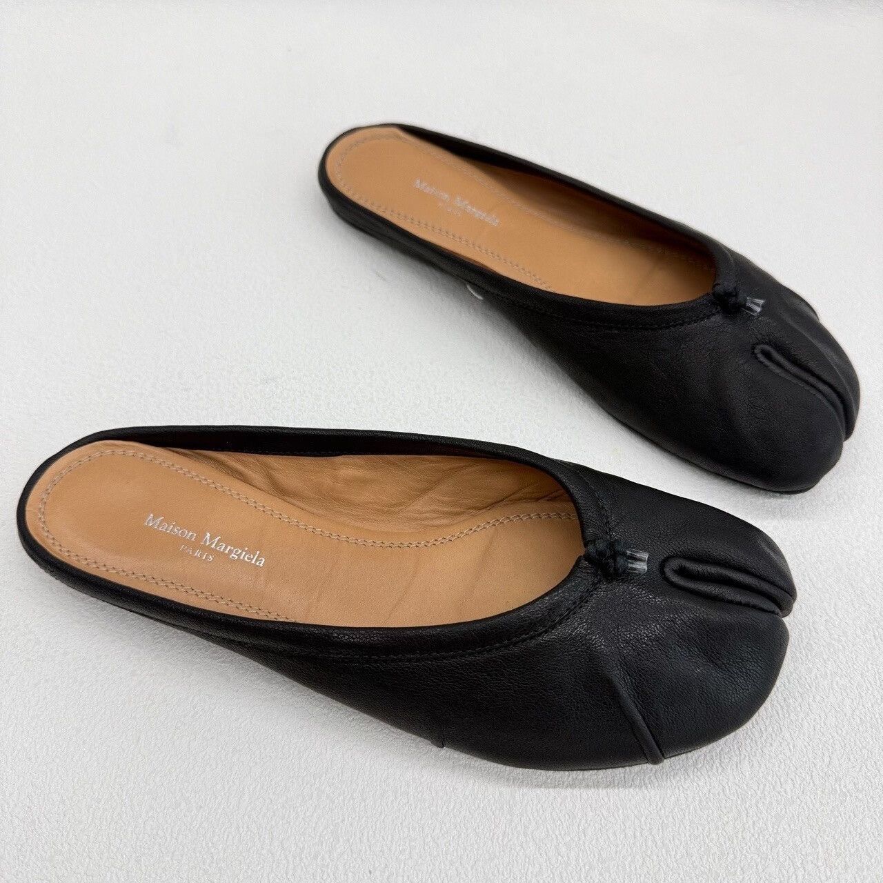 Maison Margiela Maison Margiela Black Leather Tabi Slides Size 35.5 Size US 5.5 / IT 35.5 - 4 Thumbnail