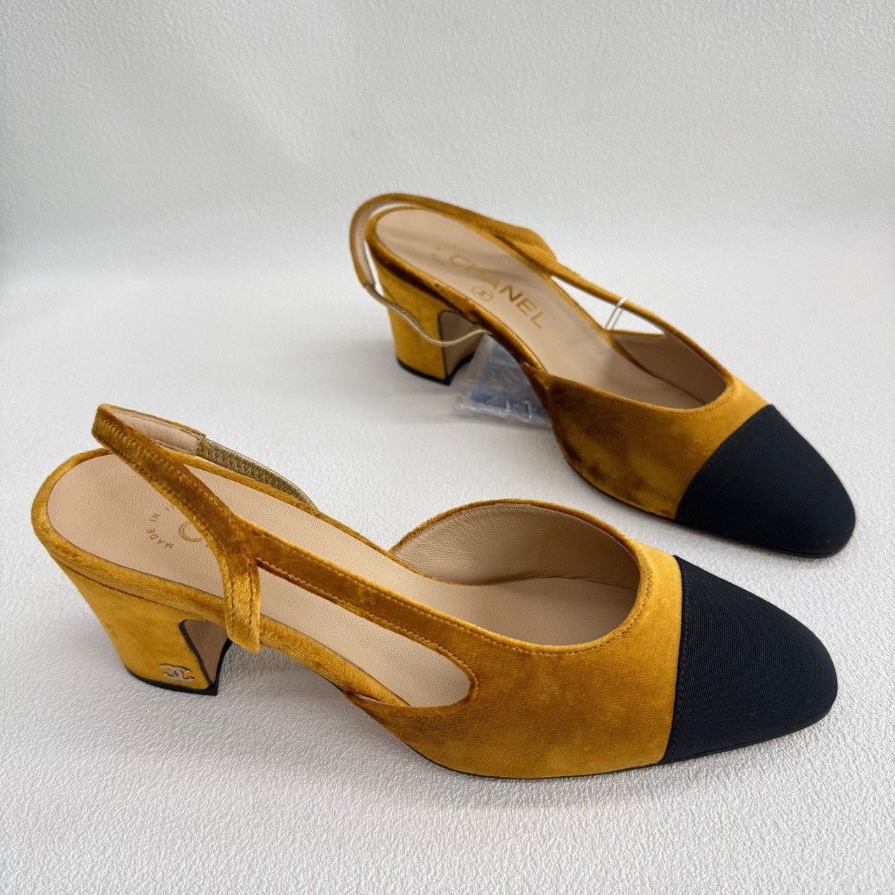 Chanel Chanel Velvet Slingback Heels Size 37.5 Size US 7.5 / IT 37.5 - 4 Thumbnail