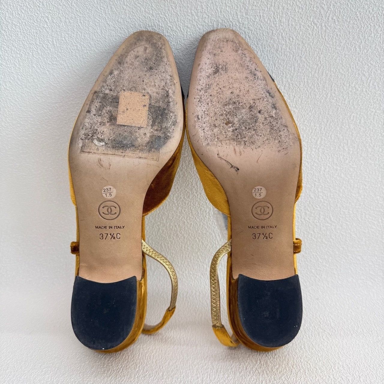 Chanel Chanel Velvet Slingback Heels Size 37.5 Size US 7.5 / IT 37.5 - 8 Thumbnail