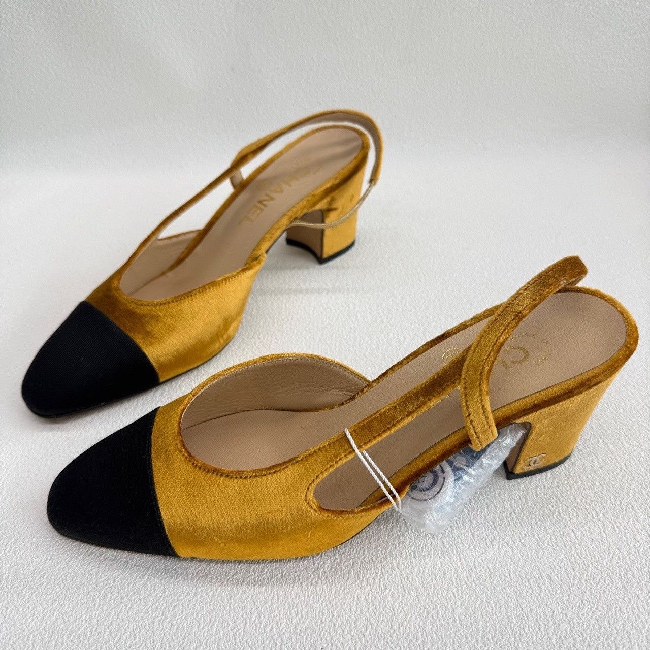 Chanel Chanel Velvet Slingback Heels Size 37.5 Size US 7.5 / IT 37.5 - 2 Thumbnail