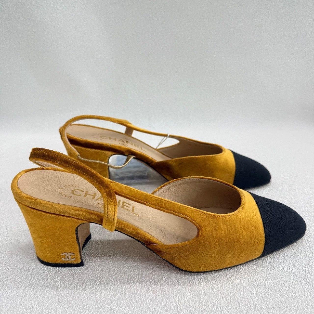Chanel Chanel Velvet Slingback Heels Size 37.5 Size US 7.5 / IT 37.5 - 5 Thumbnail