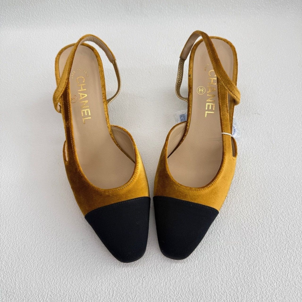 Chanel Chanel Velvet Slingback Heels Size 37.5 Size US 7.5 / IT 37.5 - 10 Thumbnail