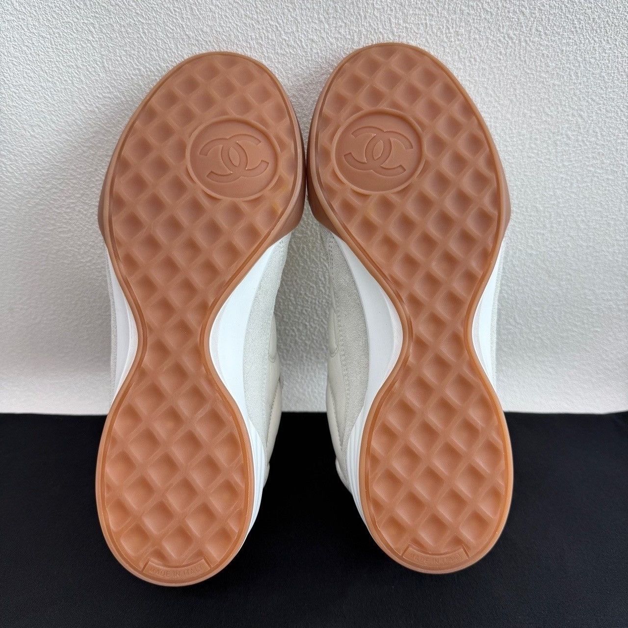 Chanel Chanel Quilted Low-Top Sneakers Size 36 Size US 6 / IT 36 - 10 Thumbnail