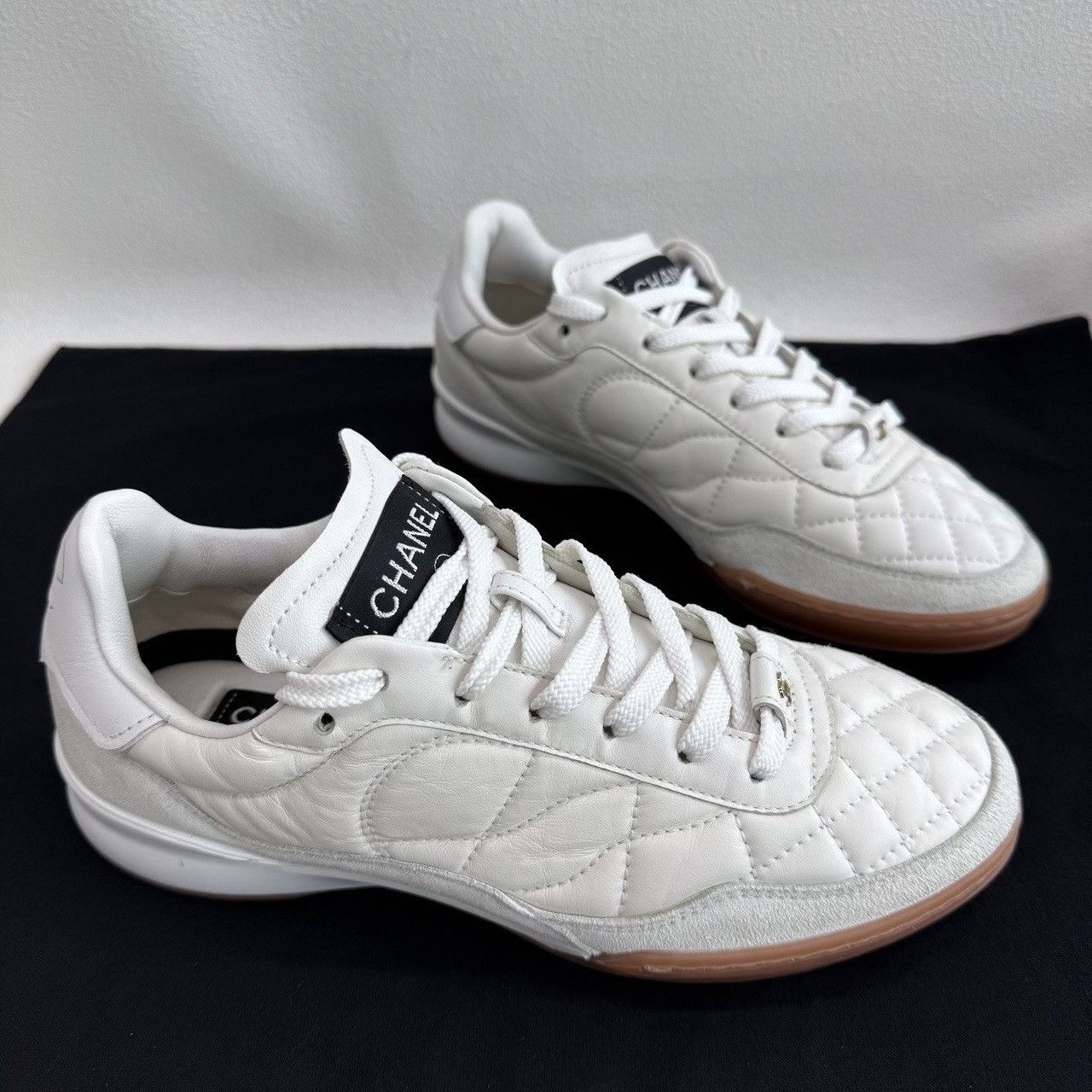 Chanel Chanel Quilted Low-Top Sneakers Size 36 Size US 6 / IT 36 - 4 Thumbnail