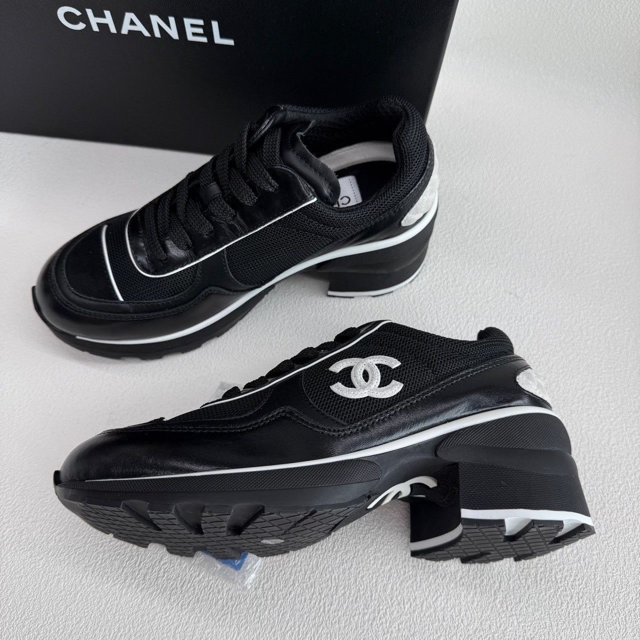Chanel Chanel CC Logo Heeled Sneakers Size 36.5 Size US 5.5 / IT 35.5 - 10 Thumbnail