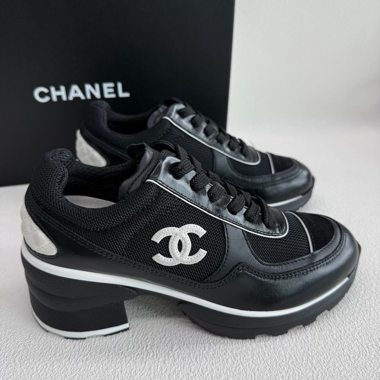Chanel Chanel CC Logo Heeled Sneakers Size 36.5 Size US 5.5 / IT 35.5 - 6 Thumbnail