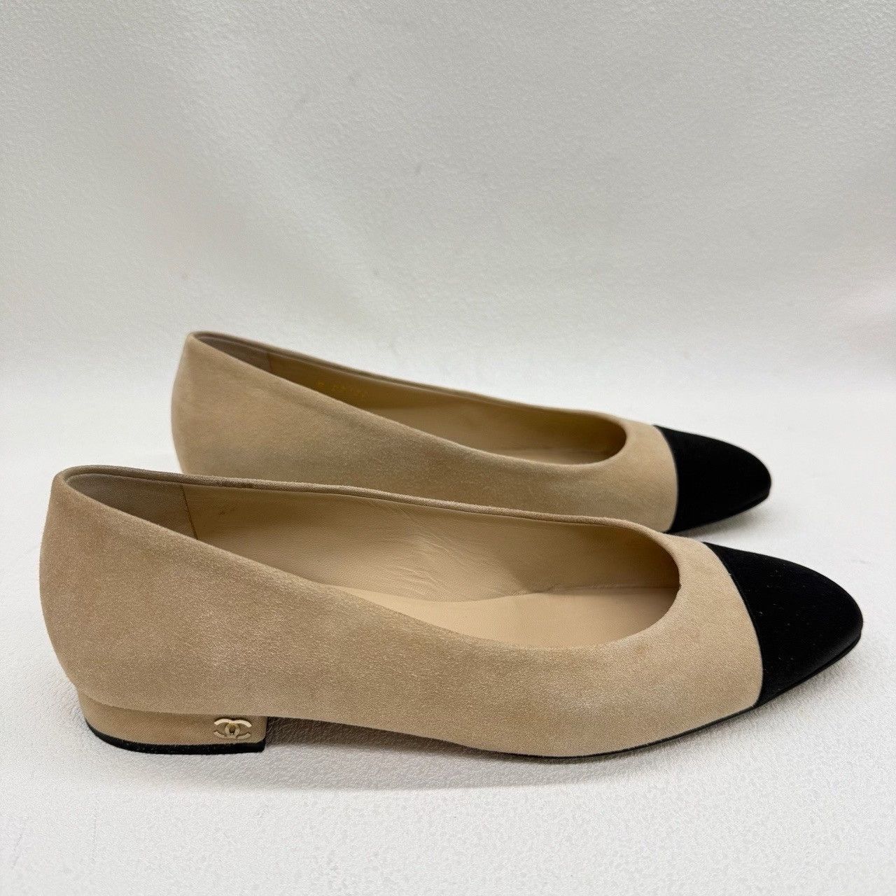 Chanel Chanel Suede Cap Toe Ballet Flats Size 38 Size US 8 / IT 38 - 5 Thumbnail