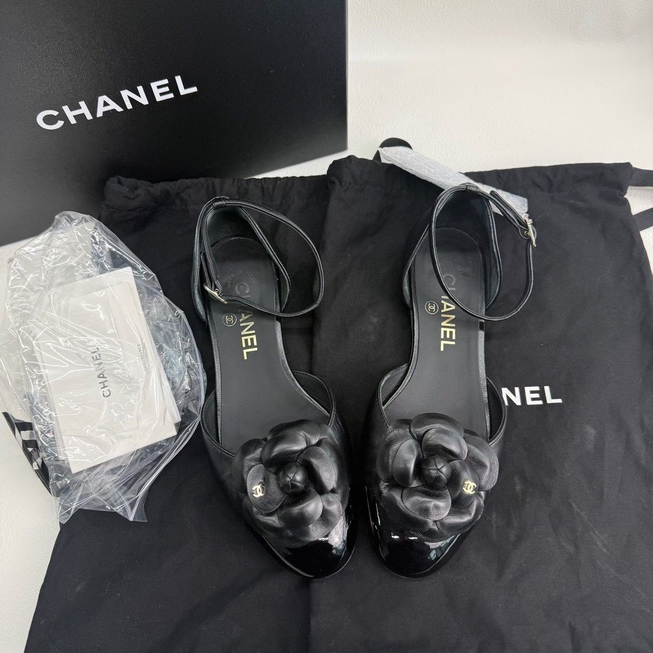 Chanel Chanel Camellia Leather Flats Size 36 Size US 6 / IT 36 - 3 Thumbnail