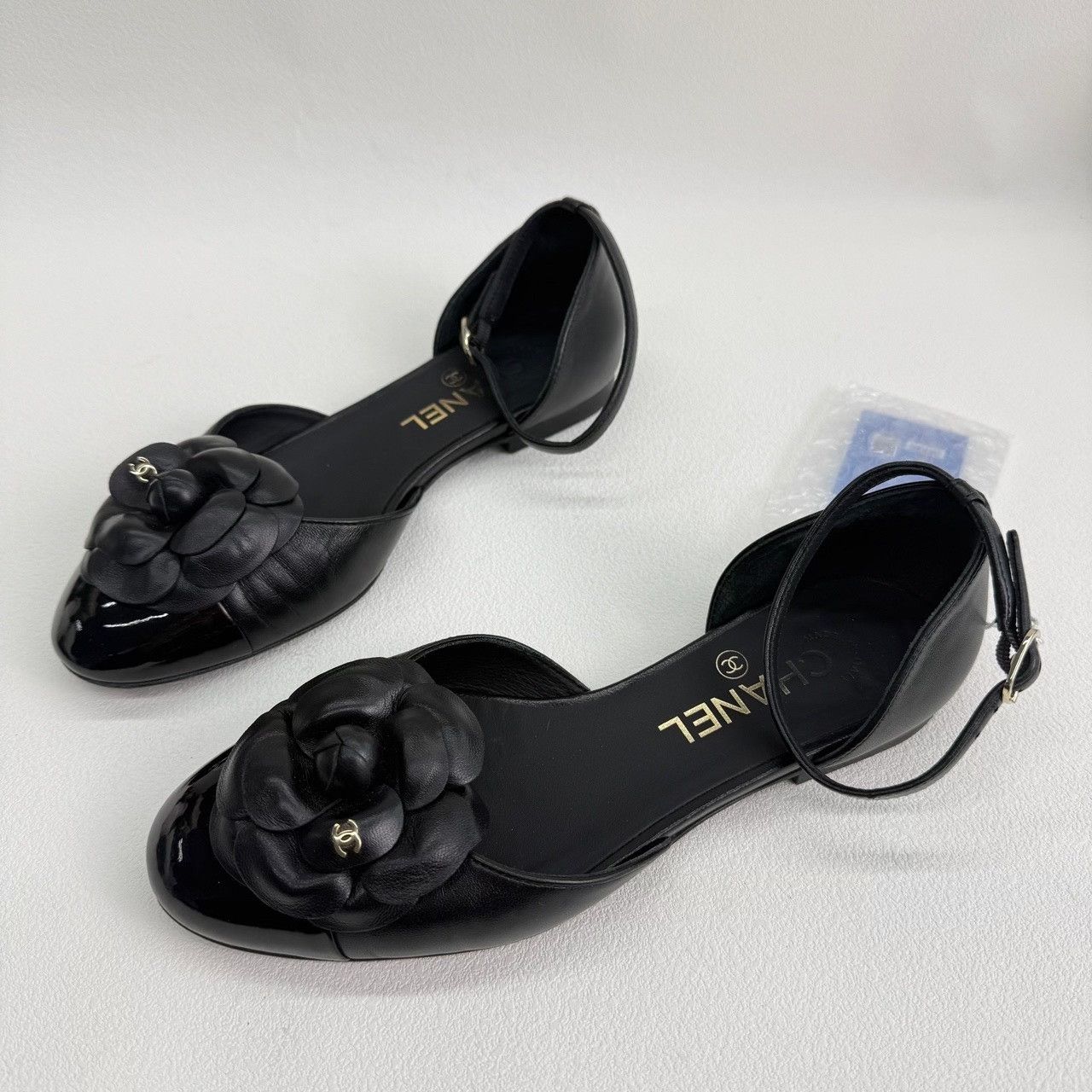 Chanel Chanel Camellia Leather Flats Size 36 Size US 6 / IT 36 - 2 Thumbnail