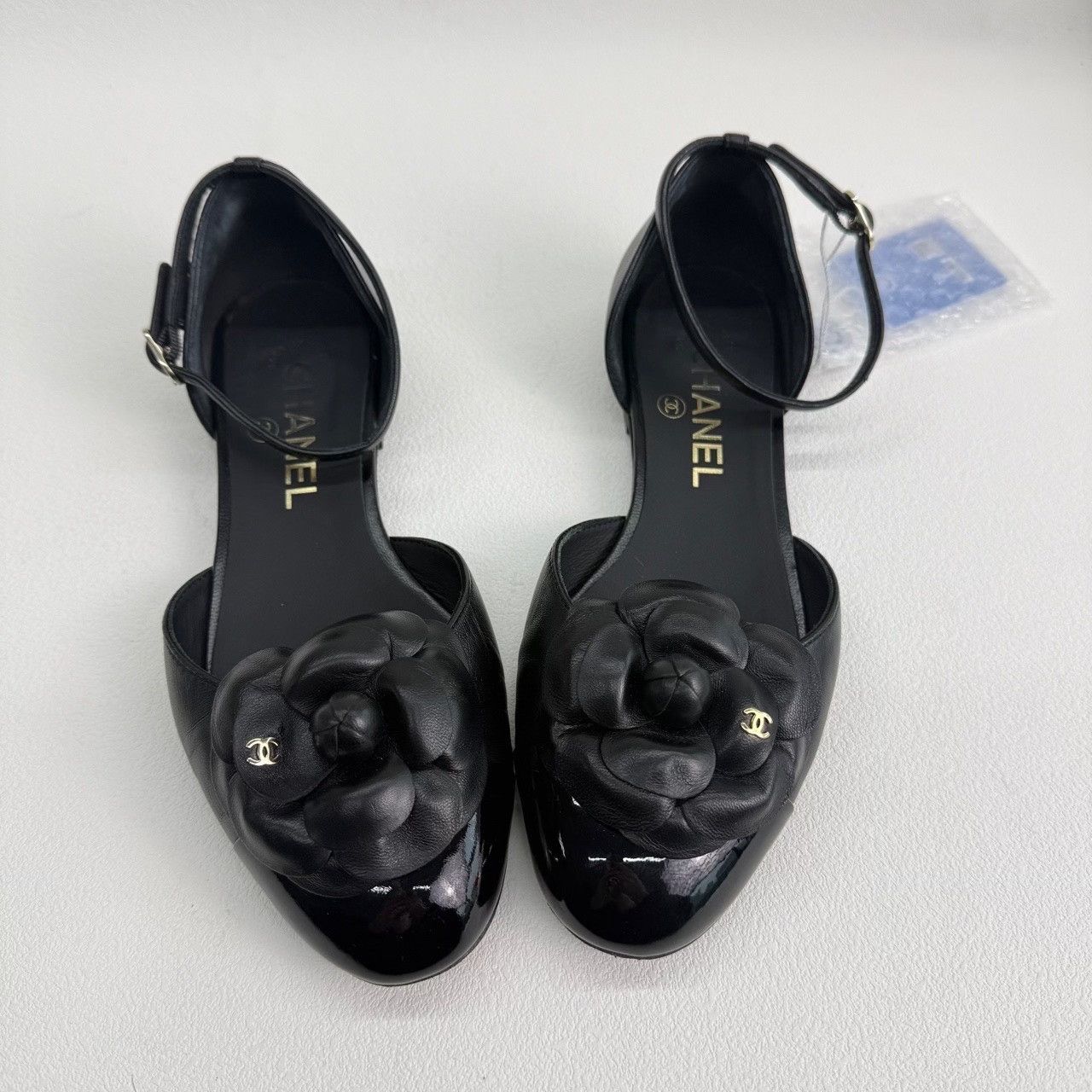 Chanel Chanel Camellia Leather Flats Size 36 Size US 6 / IT 36 - 10 Thumbnail