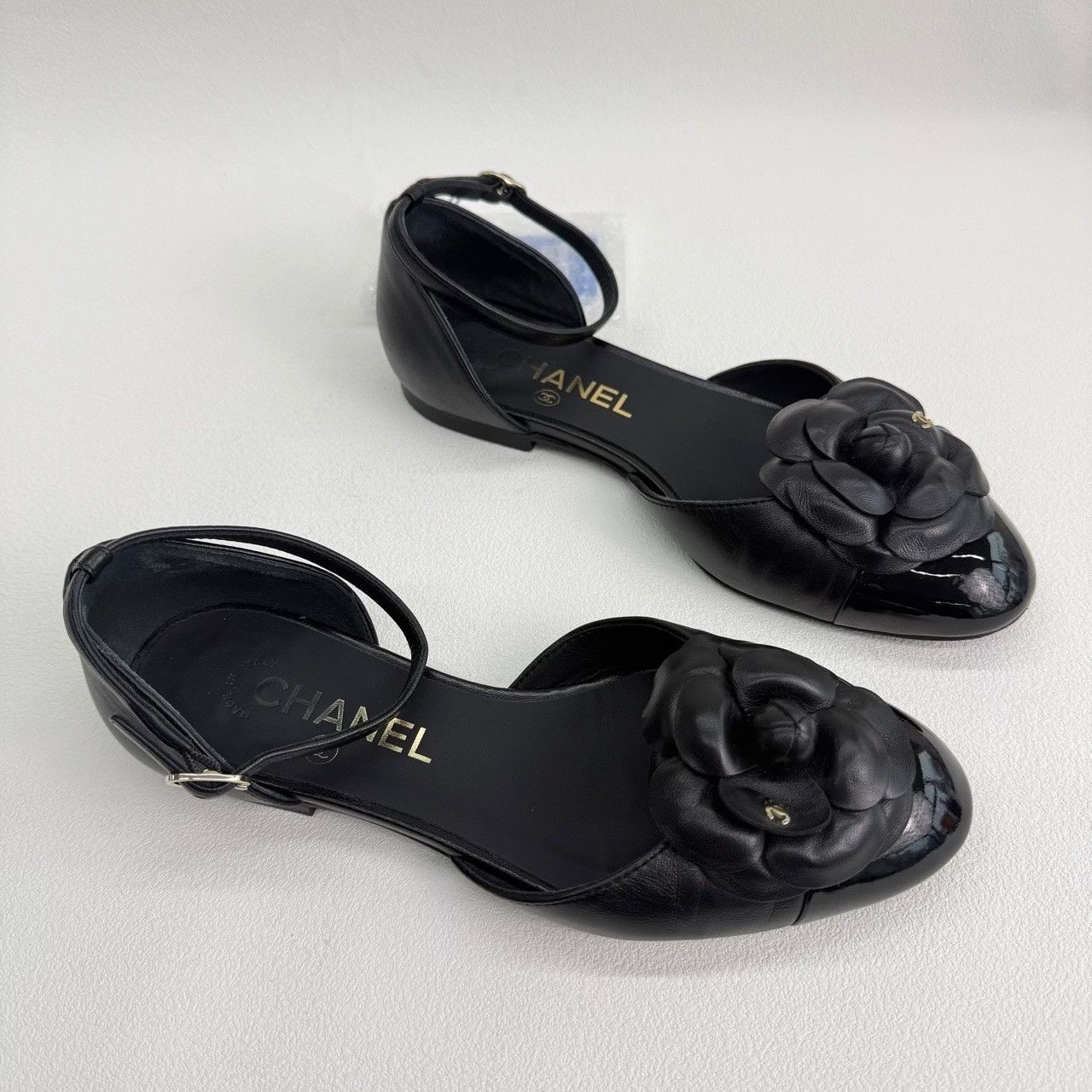 Chanel Chanel Camellia Leather Flats Size 36 Size US 6 / IT 36 - 5 Thumbnail