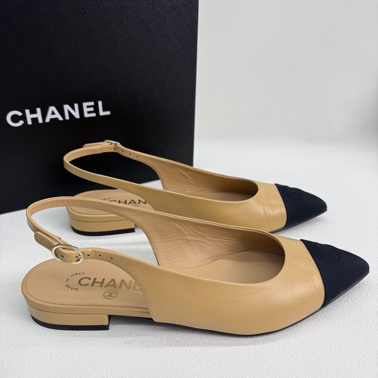 Chanel Chanel Beige Leather Cap Toe Flats Size 37.5 Size US 7.5 / IT 37.5 - 6 Thumbnail