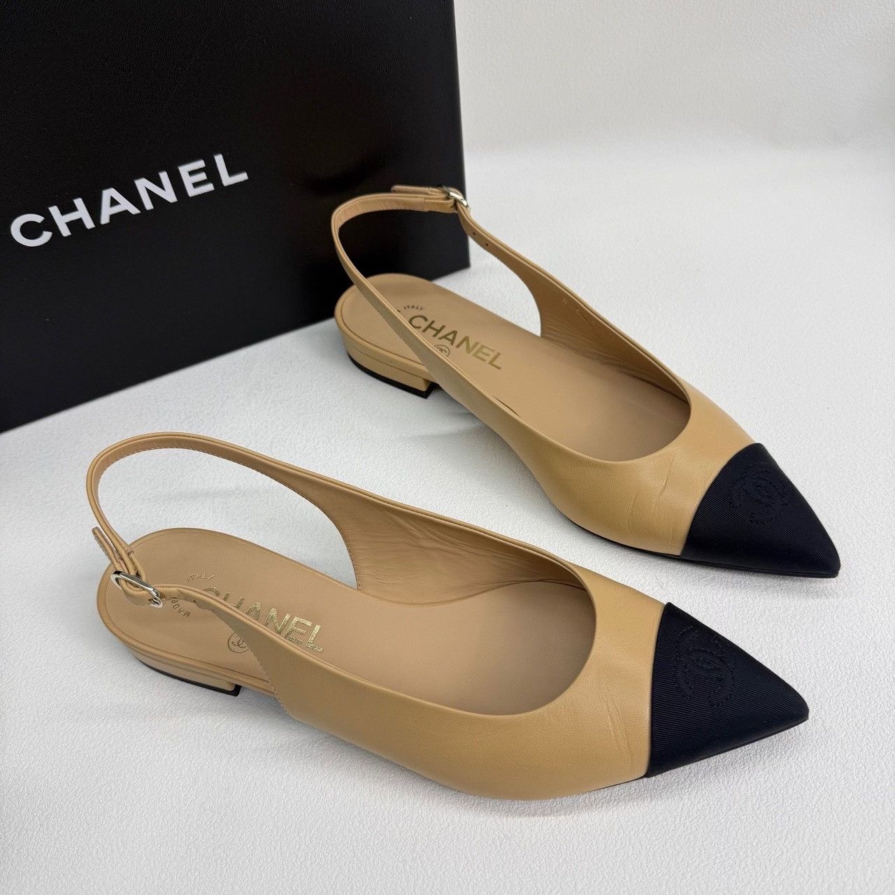 Chanel Chanel Beige Leather Cap Toe Flats Size 37.5 Size US 7.5 / IT 37.5 - 5 Thumbnail