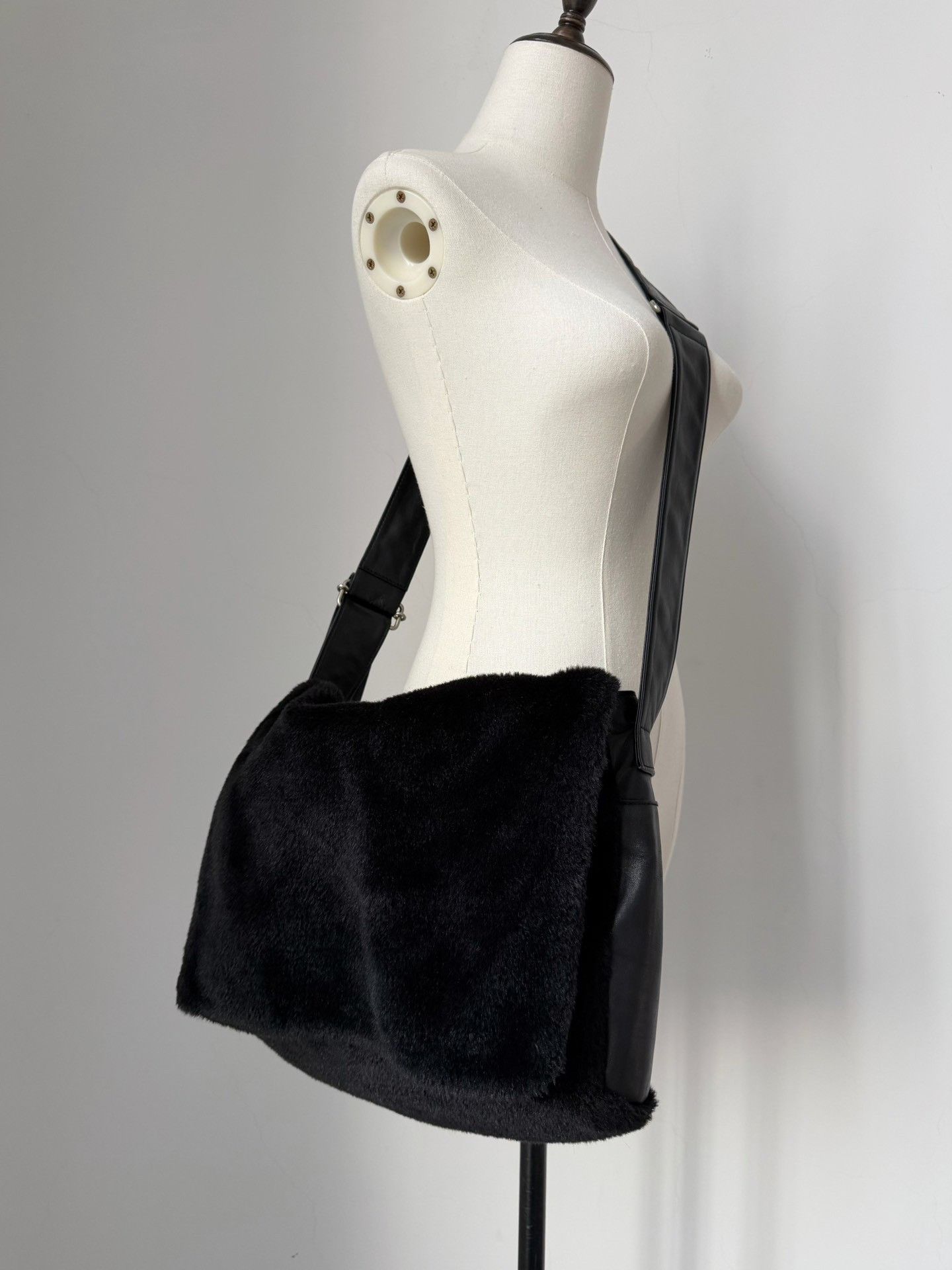 Yohji Yamamoto Yohji Yamamoto Noir Leather Fur Crossbody Size ONE SIZE - 6 Thumbnail