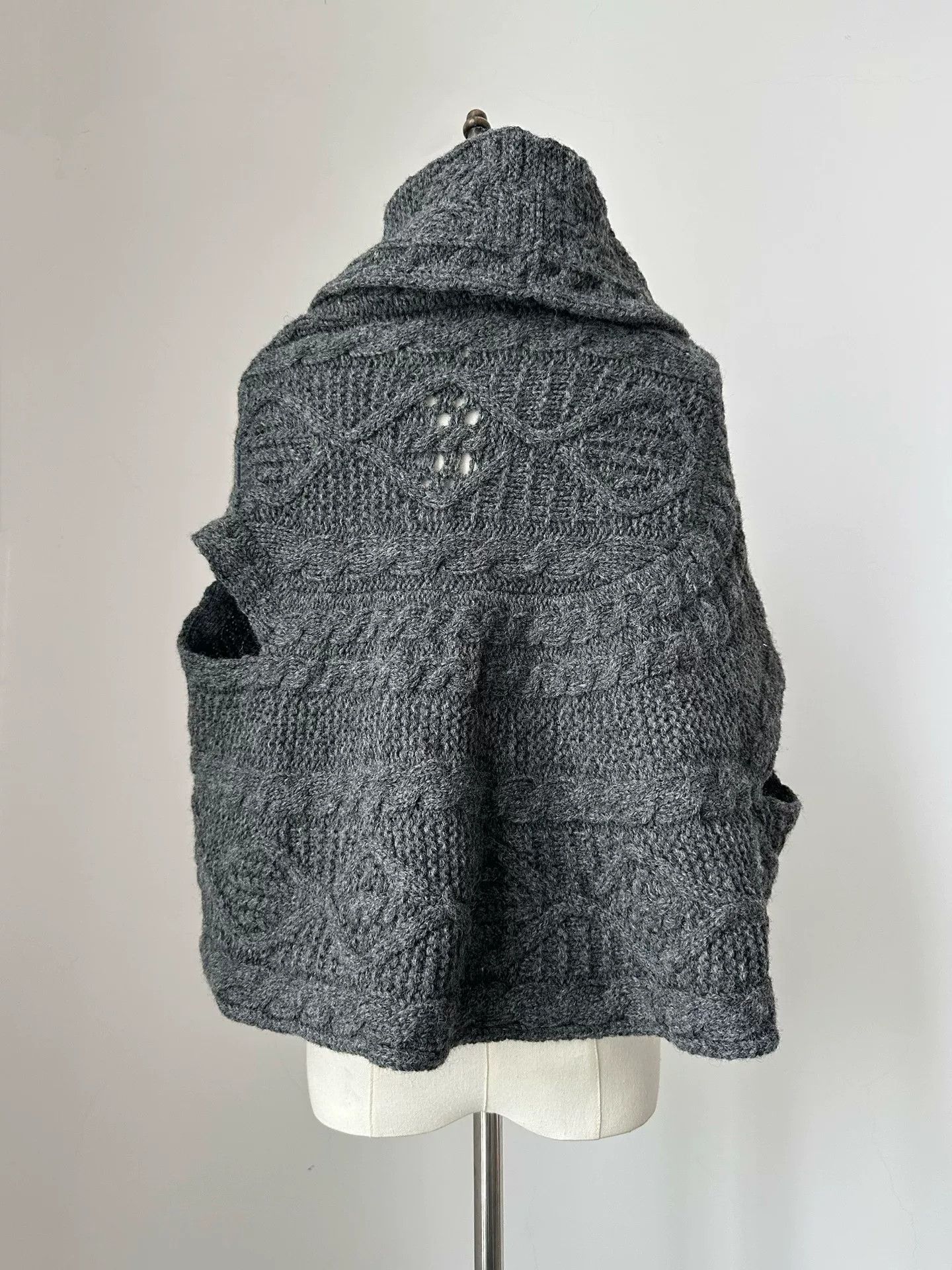 Comme des Garcons Comme des Garçons Tricot Wool Cape Size M / US 6-8 / IT 42-44 - 3 Thumbnail