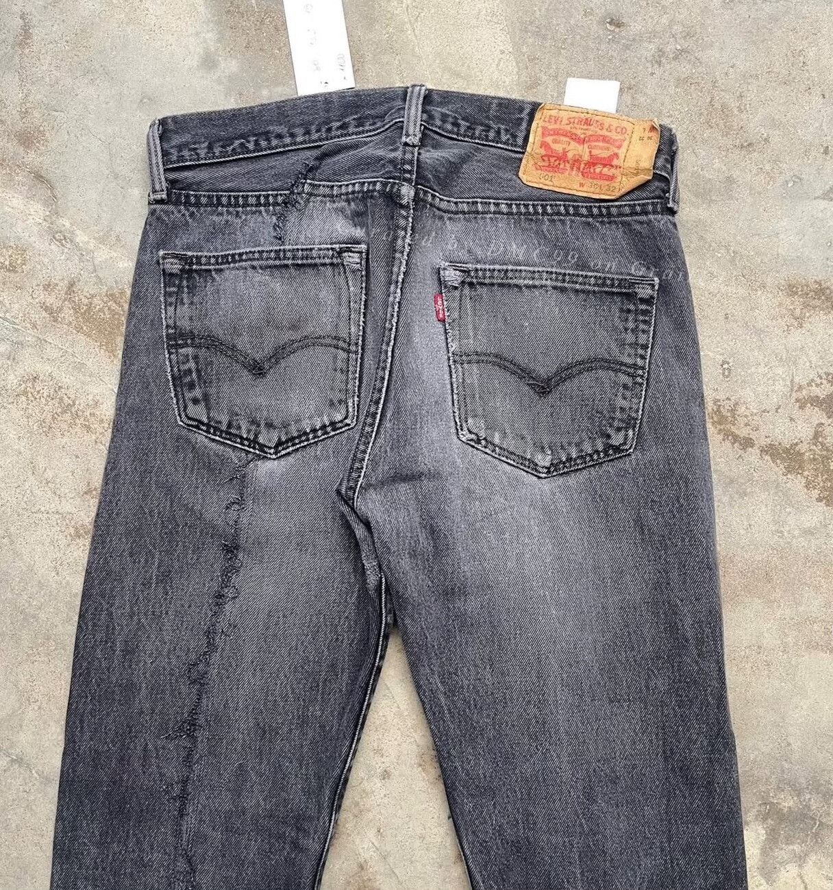 Vintage Vintage 2000s Levi's 501 Black Ripped Size US 30 / EU 46 - 4 Thumbnail