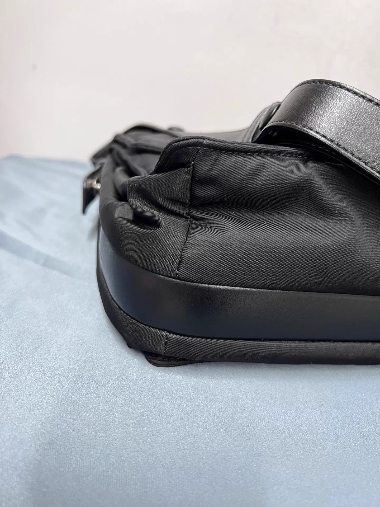 Prada Vintage Black Flap Messenger Bag Size ONE SIZE - 3 Thumbnail