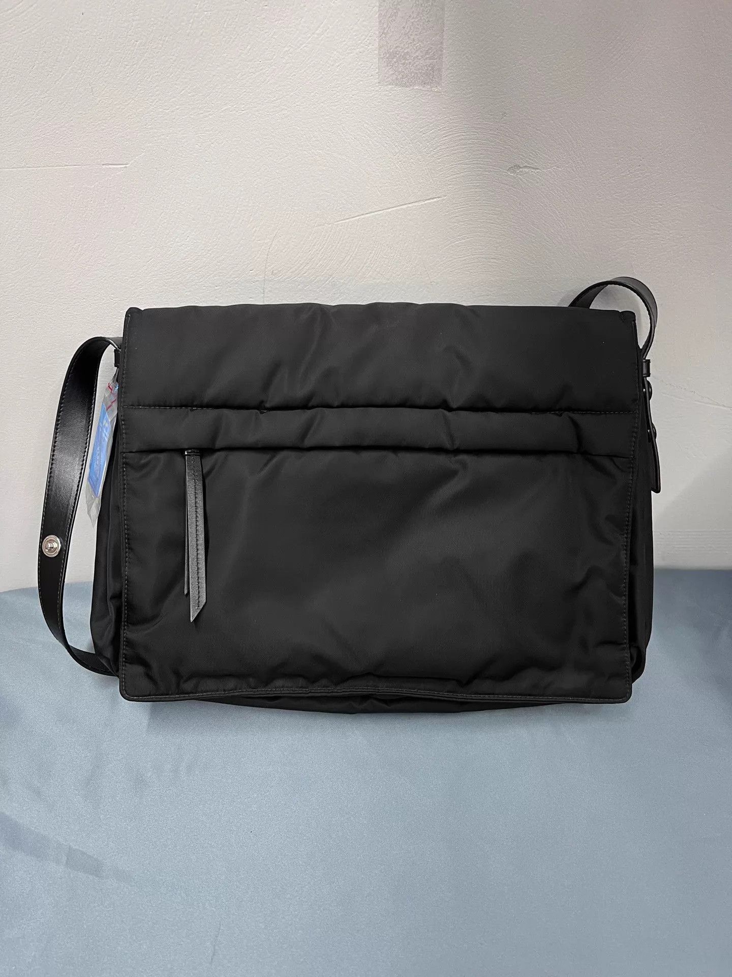 Prada Vintage Black Flap Messenger Bag Size ONE SIZE - 2 Thumbnail