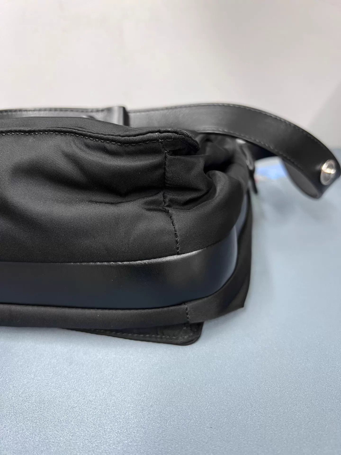 Prada Vintage Black Flap Messenger Bag Size ONE SIZE - 4 Thumbnail