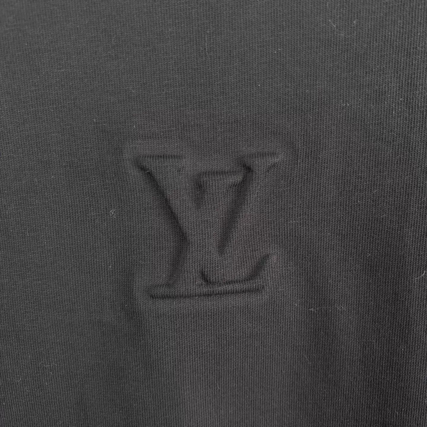 Louis Vuitton Black Embossed Logo Short Sleeve Tee Size US L / EU 52-54 / 3 - 4 Thumbnail
