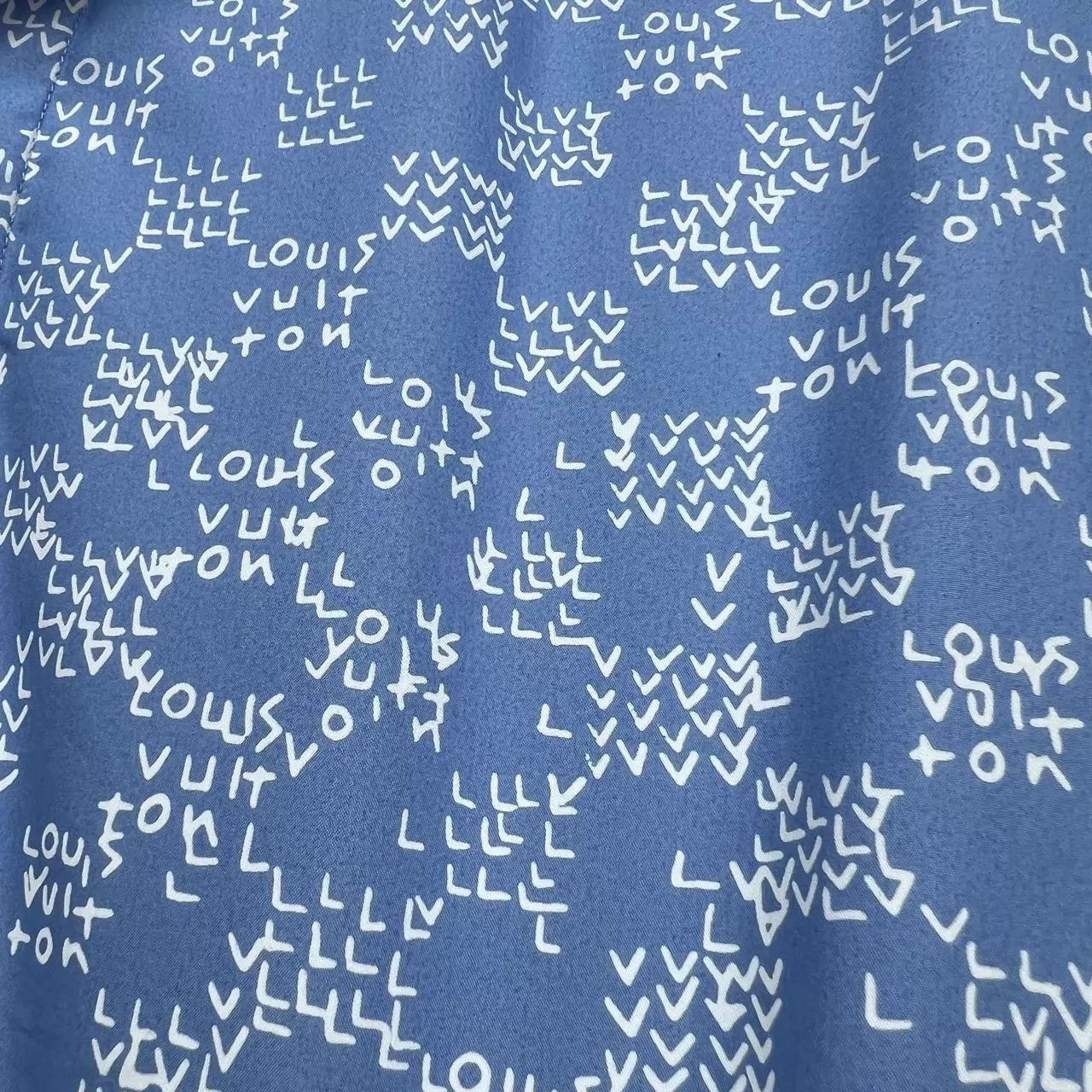 Louis Vuitton Blue Pin Airplane Logo Short Sleeve Shirt Size US S / EU 44-46 / 1 - 6 Thumbnail