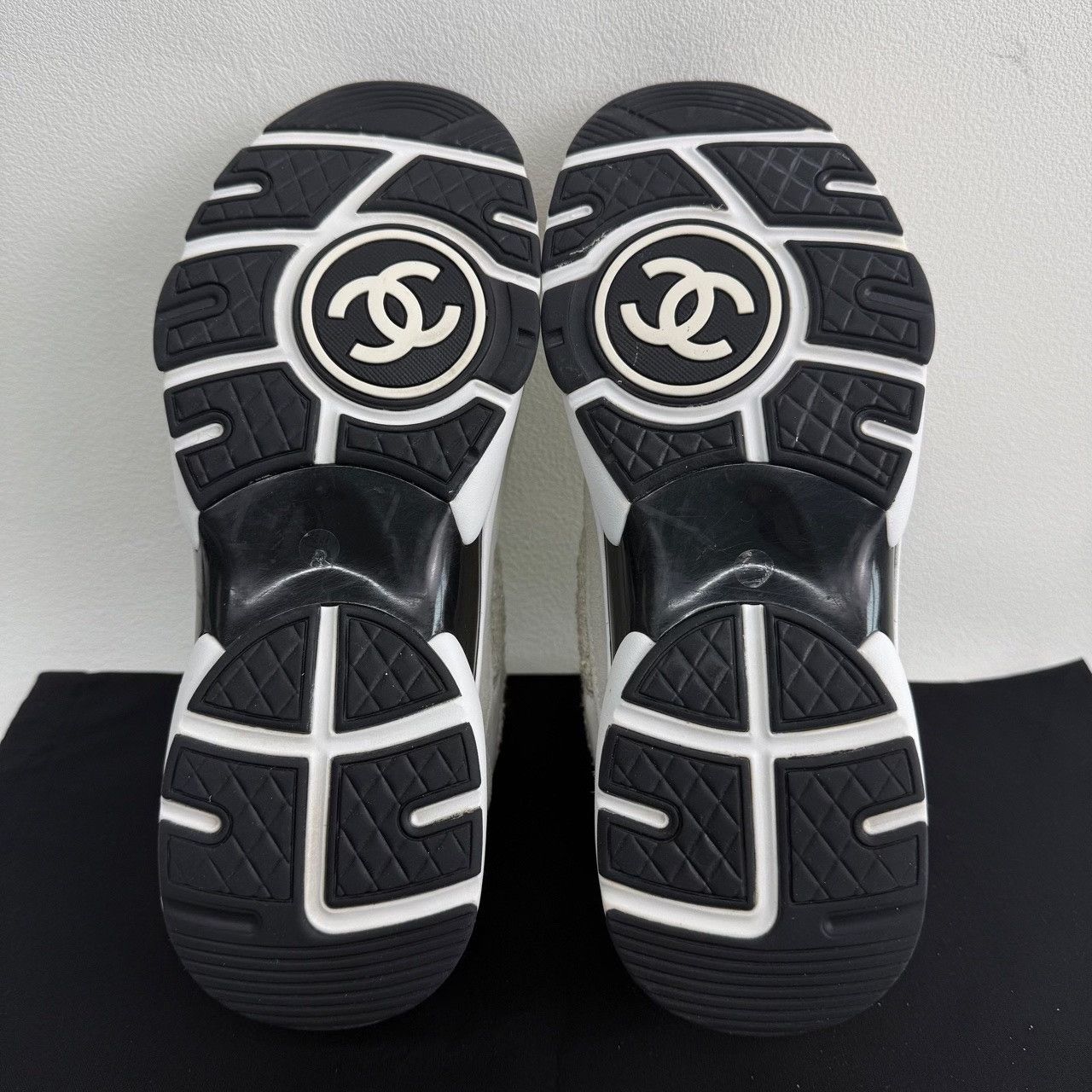 Chanel Chanel Tweed Leather Low-Top Sneakers Size 38 Size US 7 / IT 37 - 8 Thumbnail