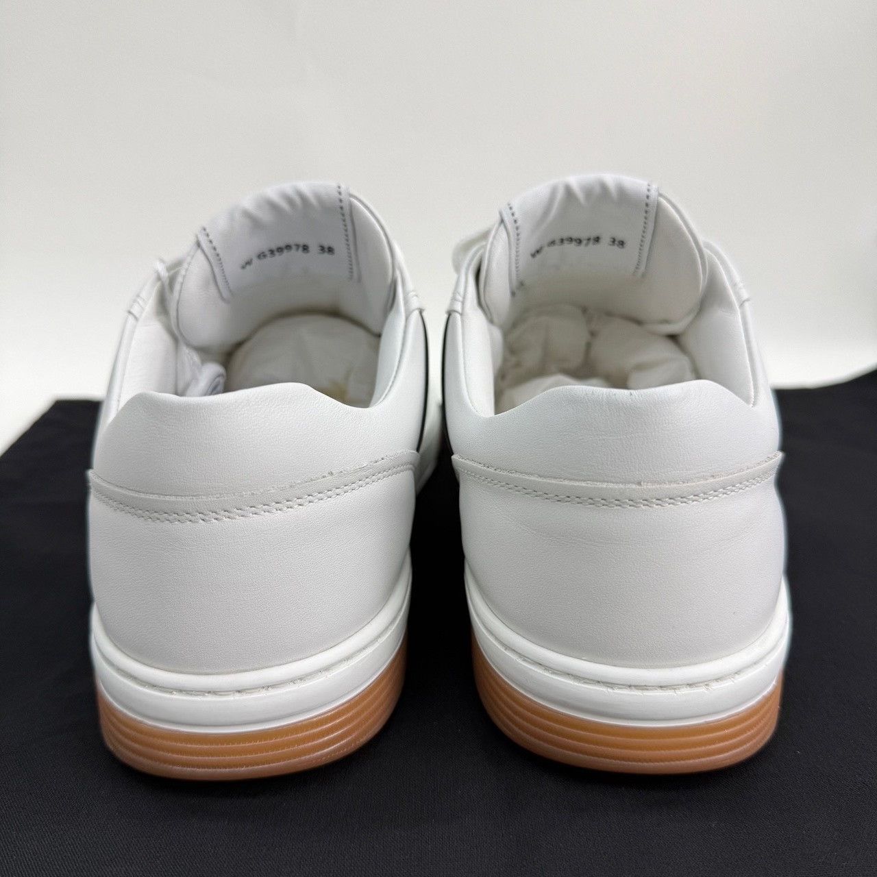 Chanel Chanel CC Logo Leather Sneakers Size 38 Size US 8 / IT 38 - 6 Thumbnail
