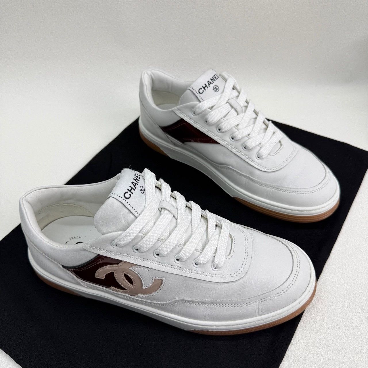 Chanel Chanel CC Logo Leather Sneakers Size 38 Size US 8 / IT 38 - 4 Thumbnail