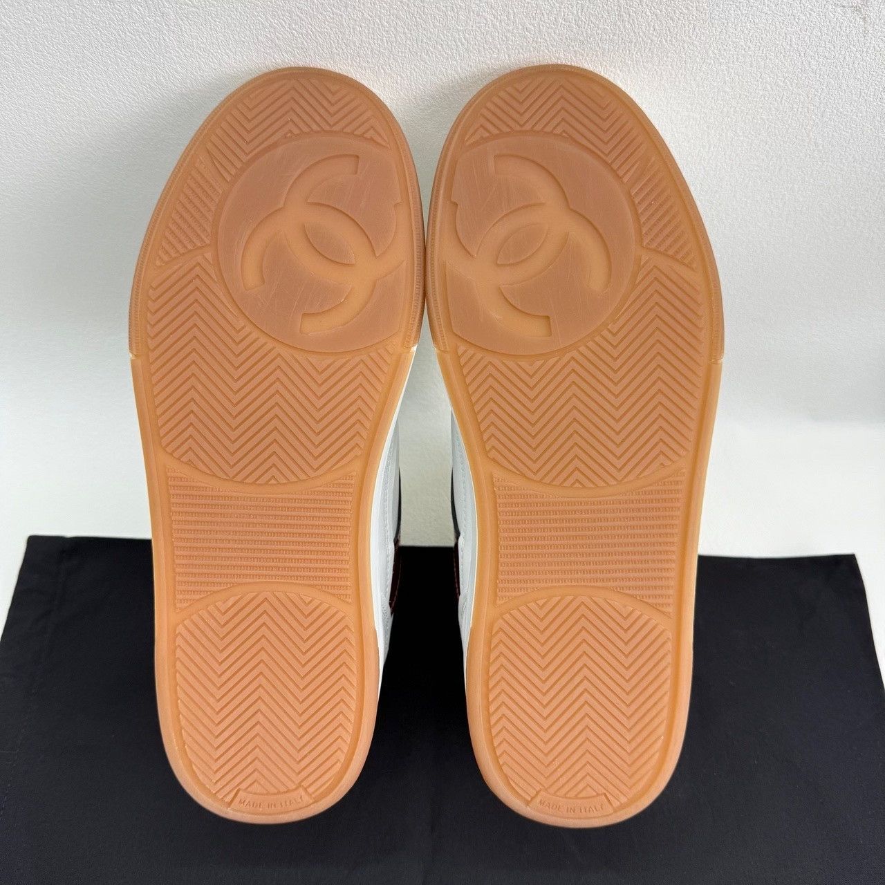 Chanel Chanel CC Logo Leather Sneakers Size 38 Size US 8 / IT 38 - 8 Thumbnail