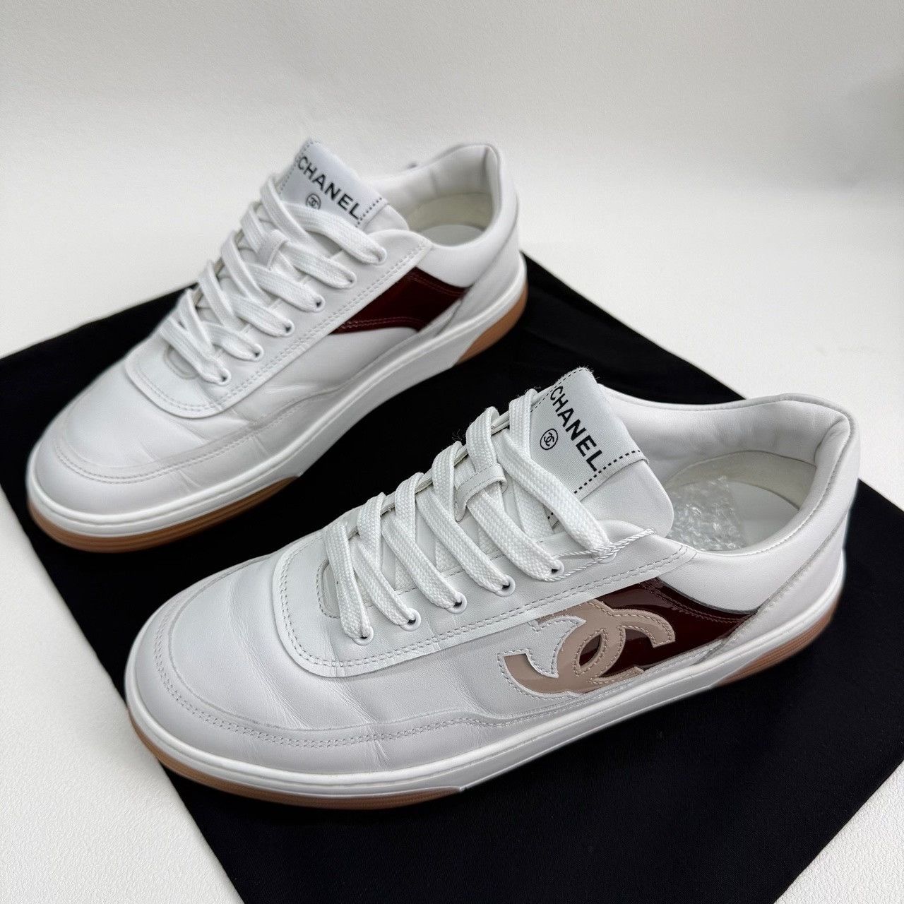Chanel Chanel CC Logo Leather Sneakers Size 38 Size US 8 / IT 38 - 2 Thumbnail