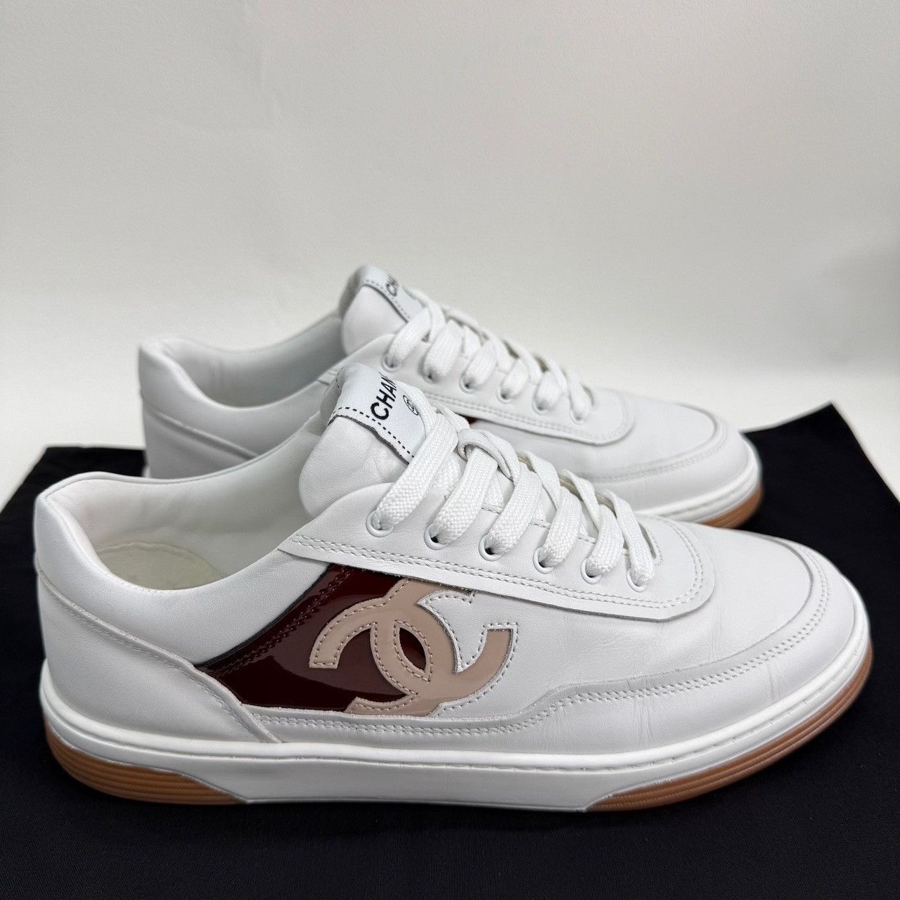Chanel Chanel CC Logo Leather Sneakers Size 38 Size US 8 / IT 38 - 5 Thumbnail