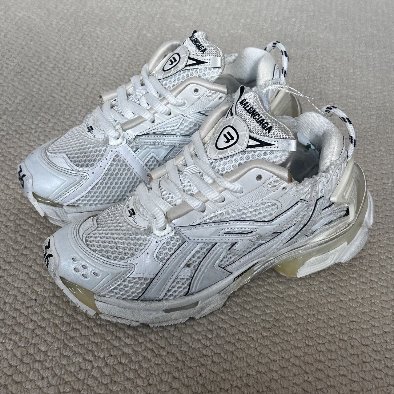 Balenciaga Balenciaga White Runner Sneakers Size 36 Size US 6 / IT 36 - 2 Thumbnail