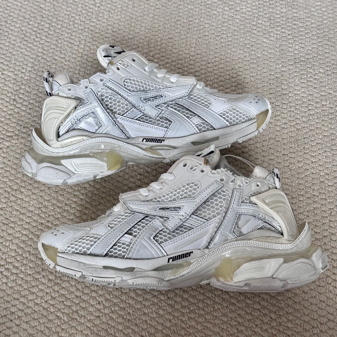 Balenciaga Balenciaga White Runner Sneakers Size 36 Size US 6 / IT 36 - 5 Thumbnail