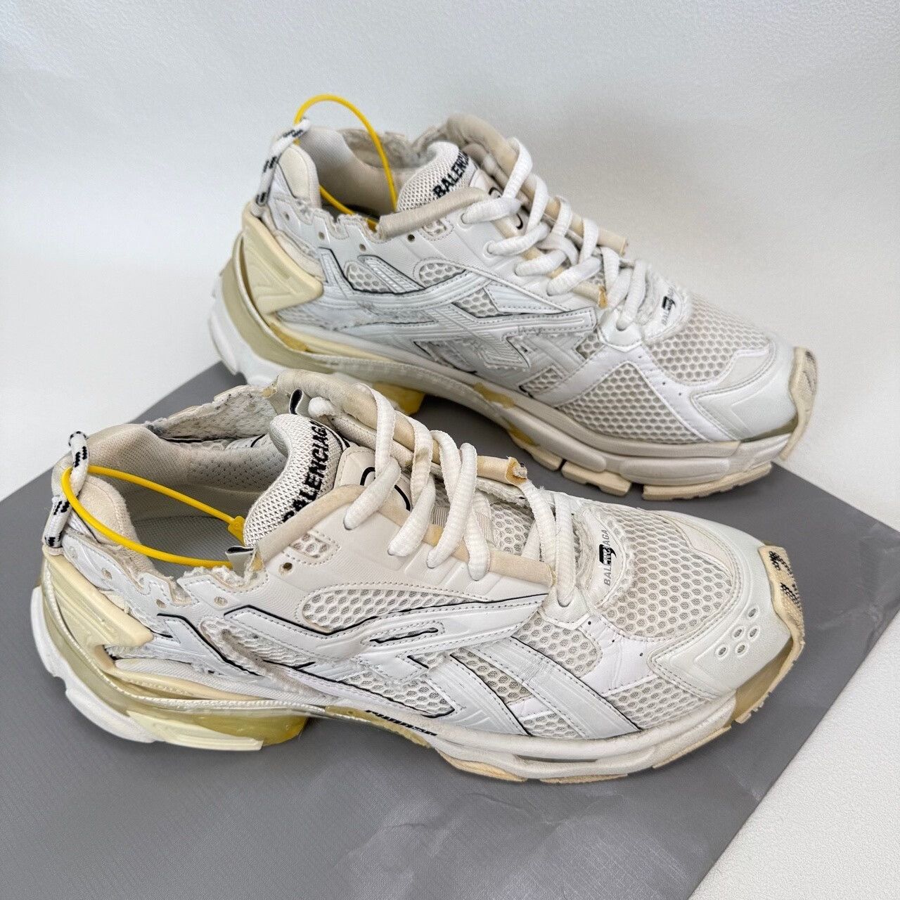 Balenciaga Balenciaga Distressed Runner Sneakers Size 9 Size US 9 / EU 42 - 4 Thumbnail