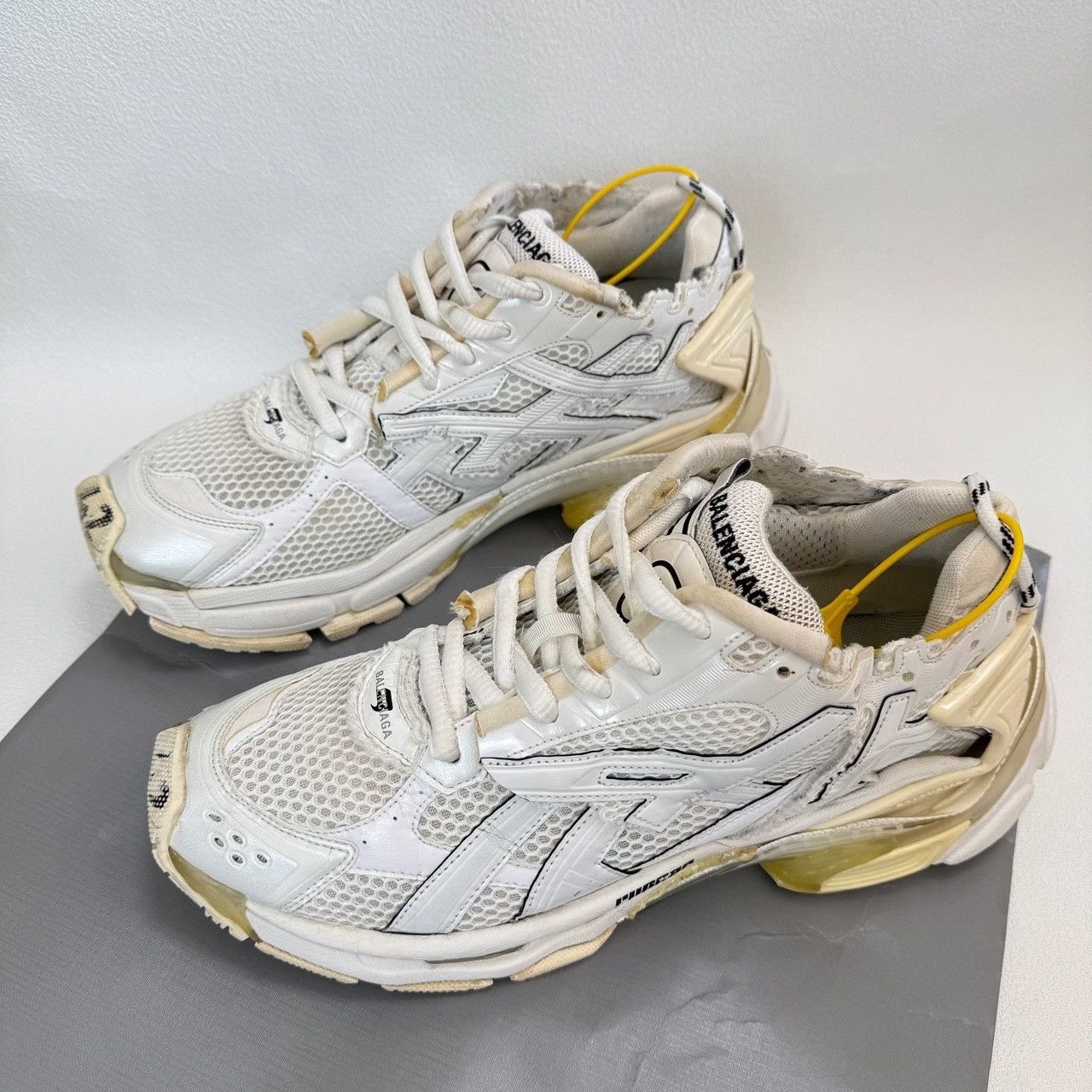 Balenciaga Balenciaga Distressed Runner Sneakers Size 9 Size US 9 / EU 42 - 2 Thumbnail