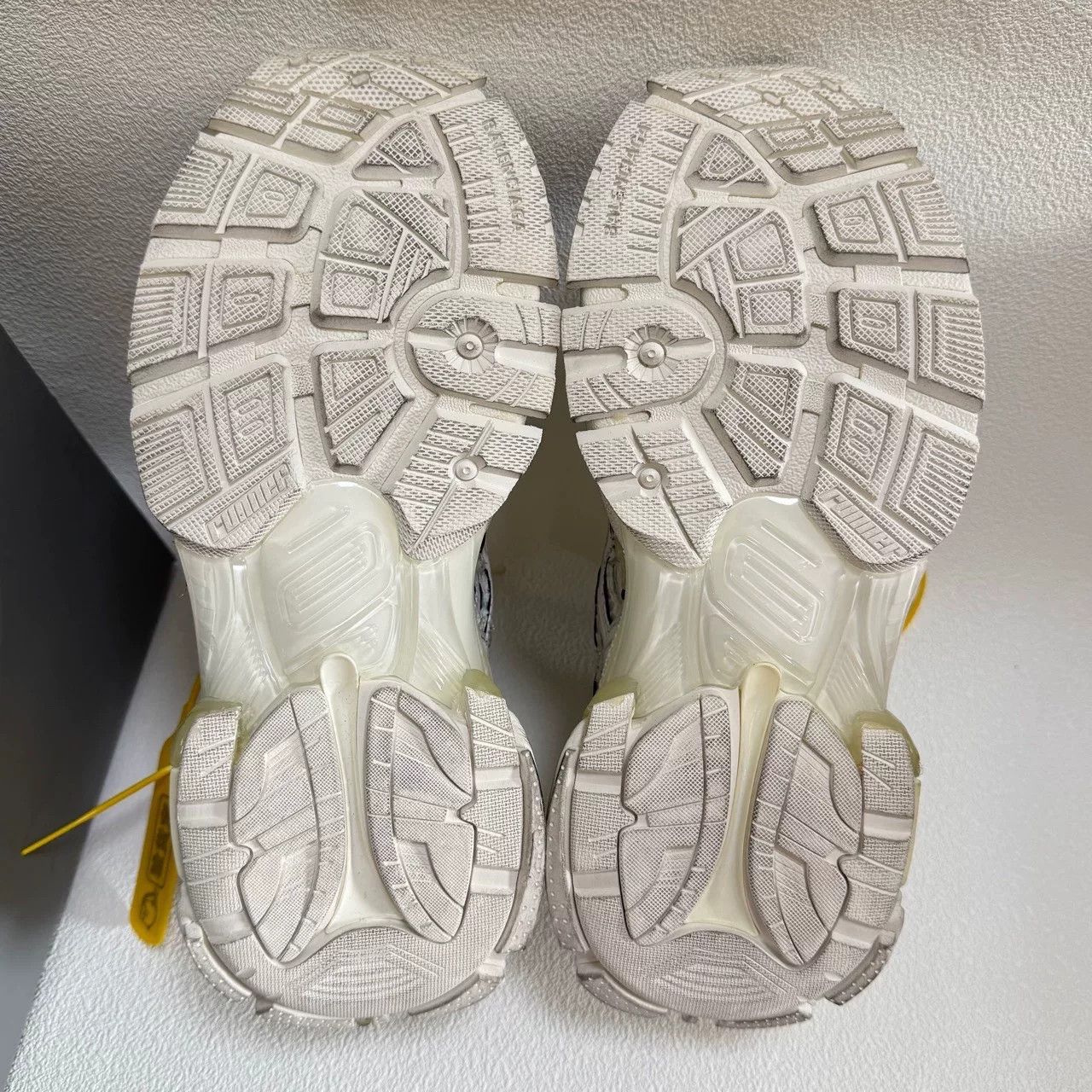 Balenciaga Balenciaga Runner Sneakers Size 37 Size US 7 / IT 37 - 9 Thumbnail