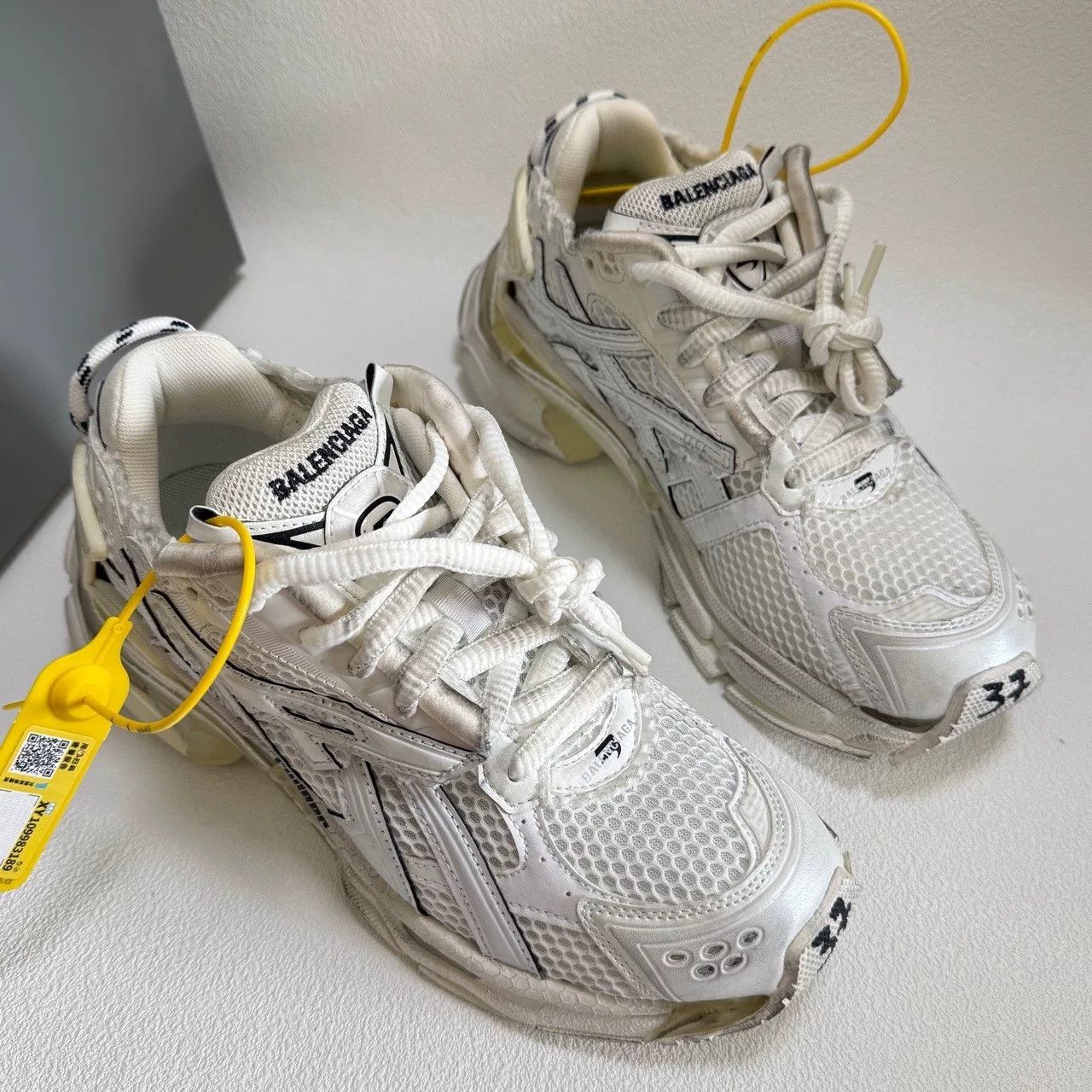 Balenciaga Balenciaga Runner Sneakers Size 37 Size US 7 / IT 37 - 10 Thumbnail